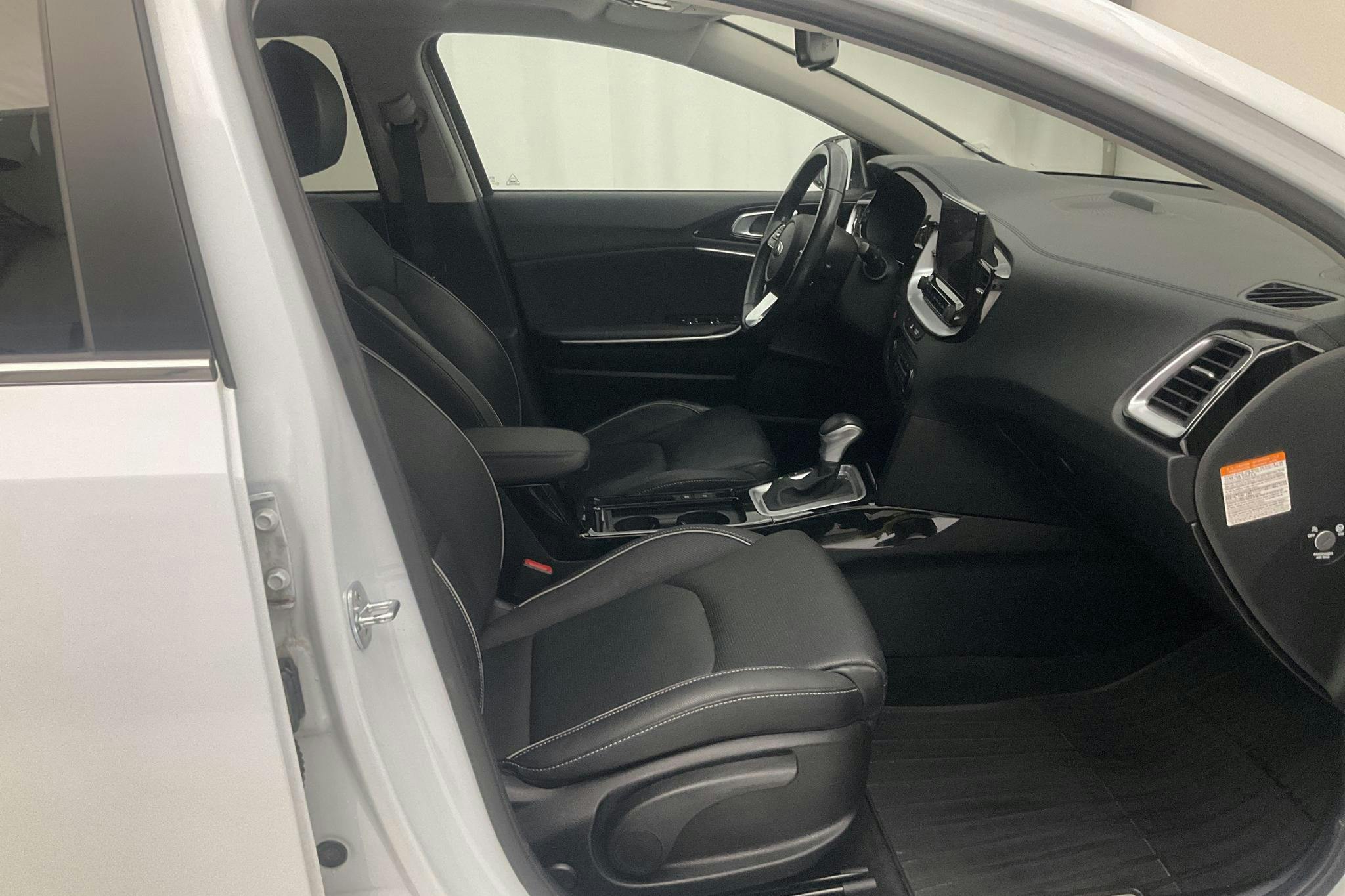 KIA Ceed 1.6 Plug-in Hybrid SW (141hk) - 8 693 mil - Automat - vit - 2021