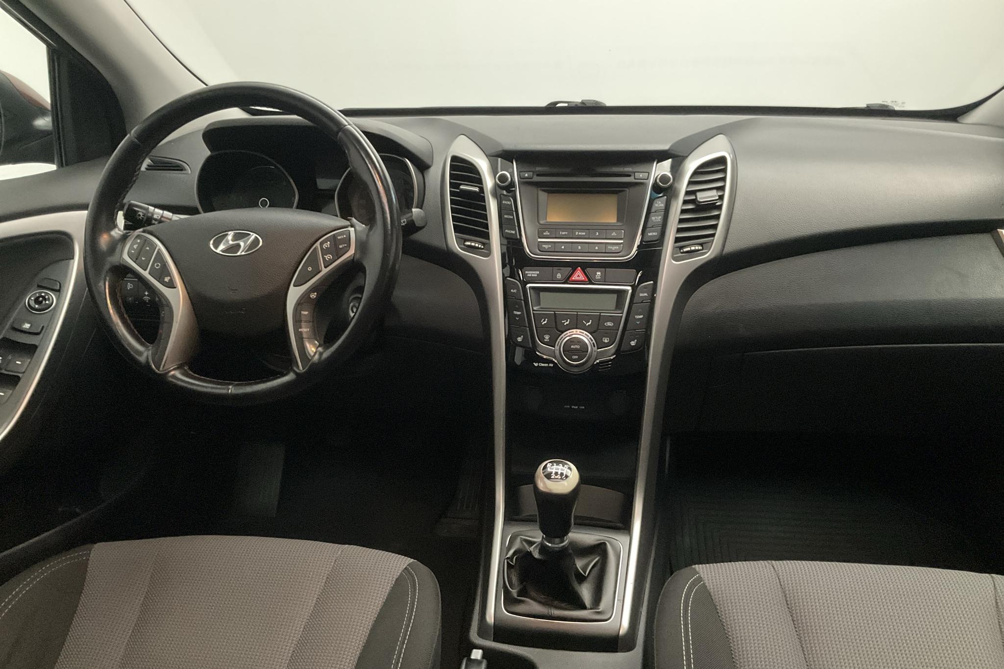 Hyundai i30 1.6 CRDi Kombi (110hk) - 225 410 km - Manual - brown - 2013