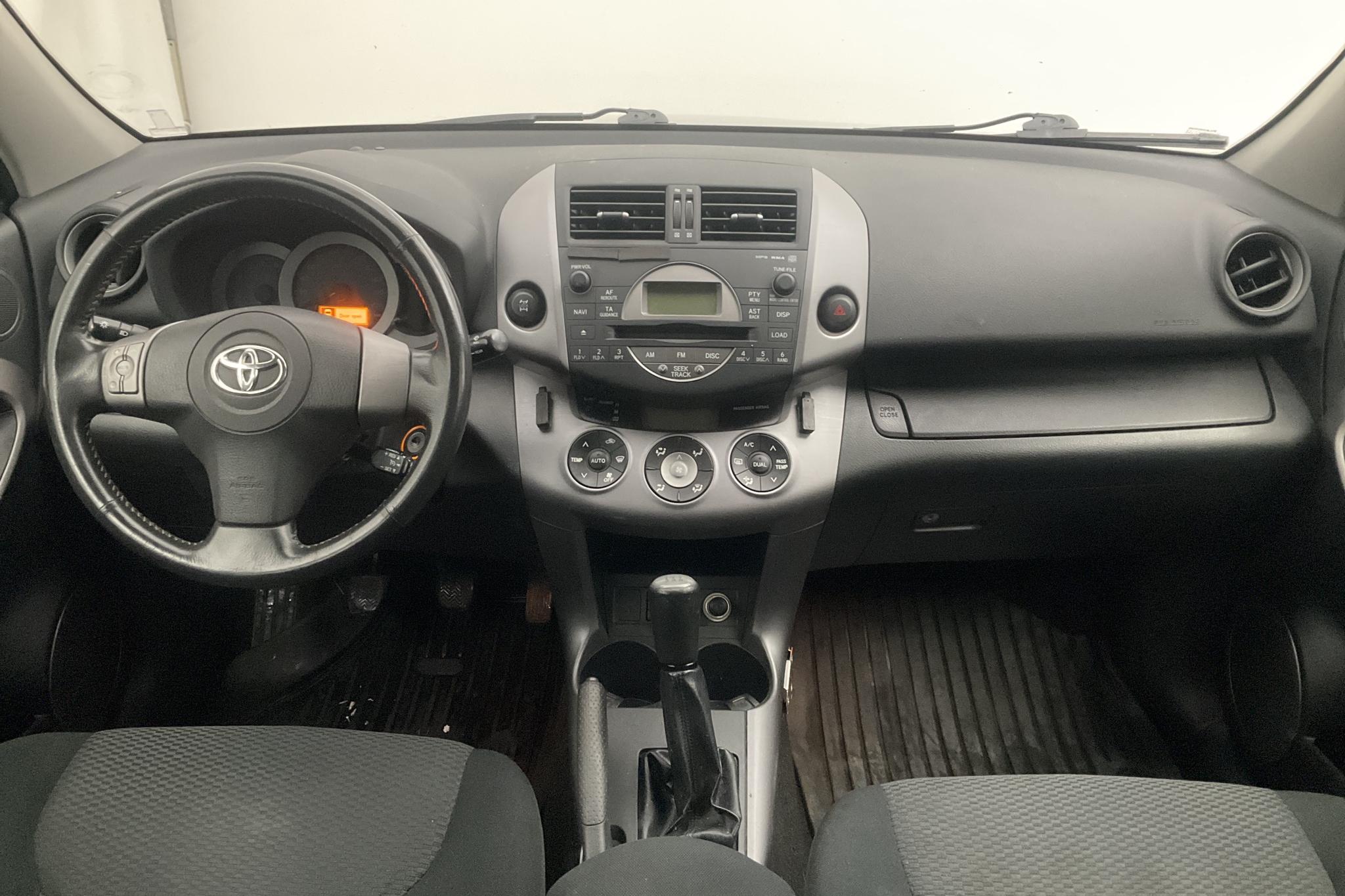 Toyota RAV4 2.0 (152hk) - 272 100 km - Manual - Dark Grey - 2007