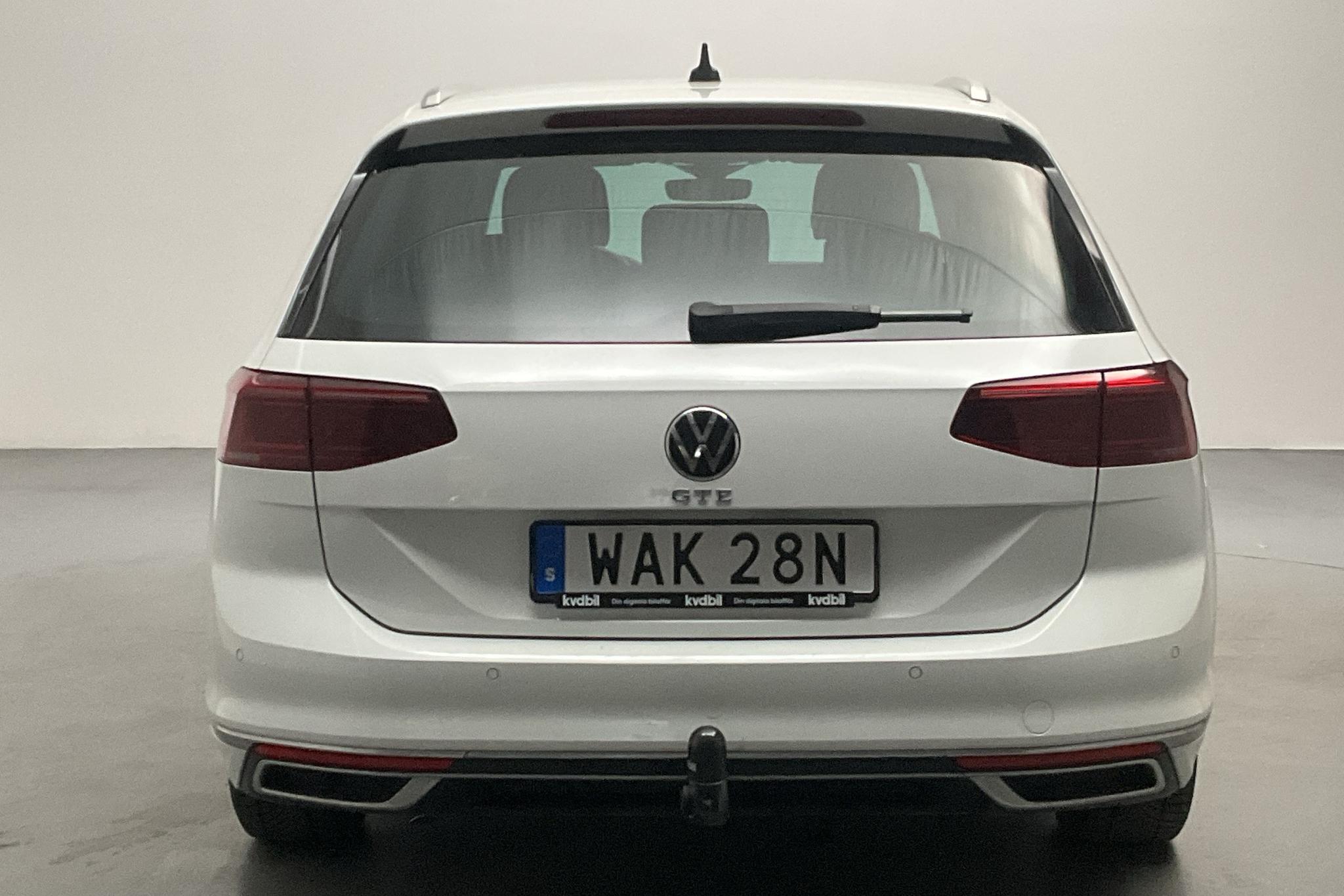 VW Passat 1.4 GTE Sportscombi (218hk) - 6 602 mil - Automat - vit - 2021