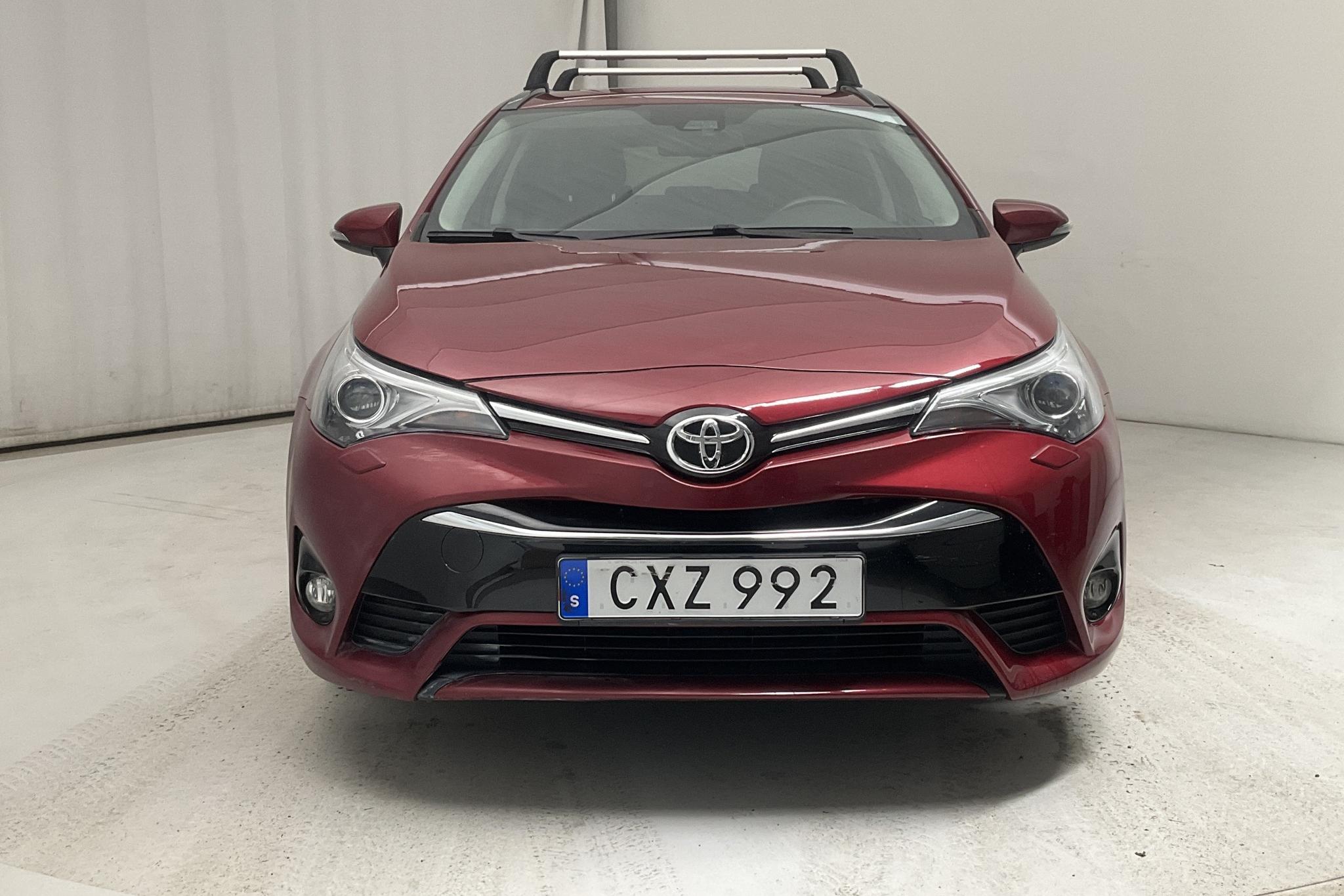 Toyota Avensis 1.8 Valvematic (147hk) - 68 790 km - Automatic - red - 2017