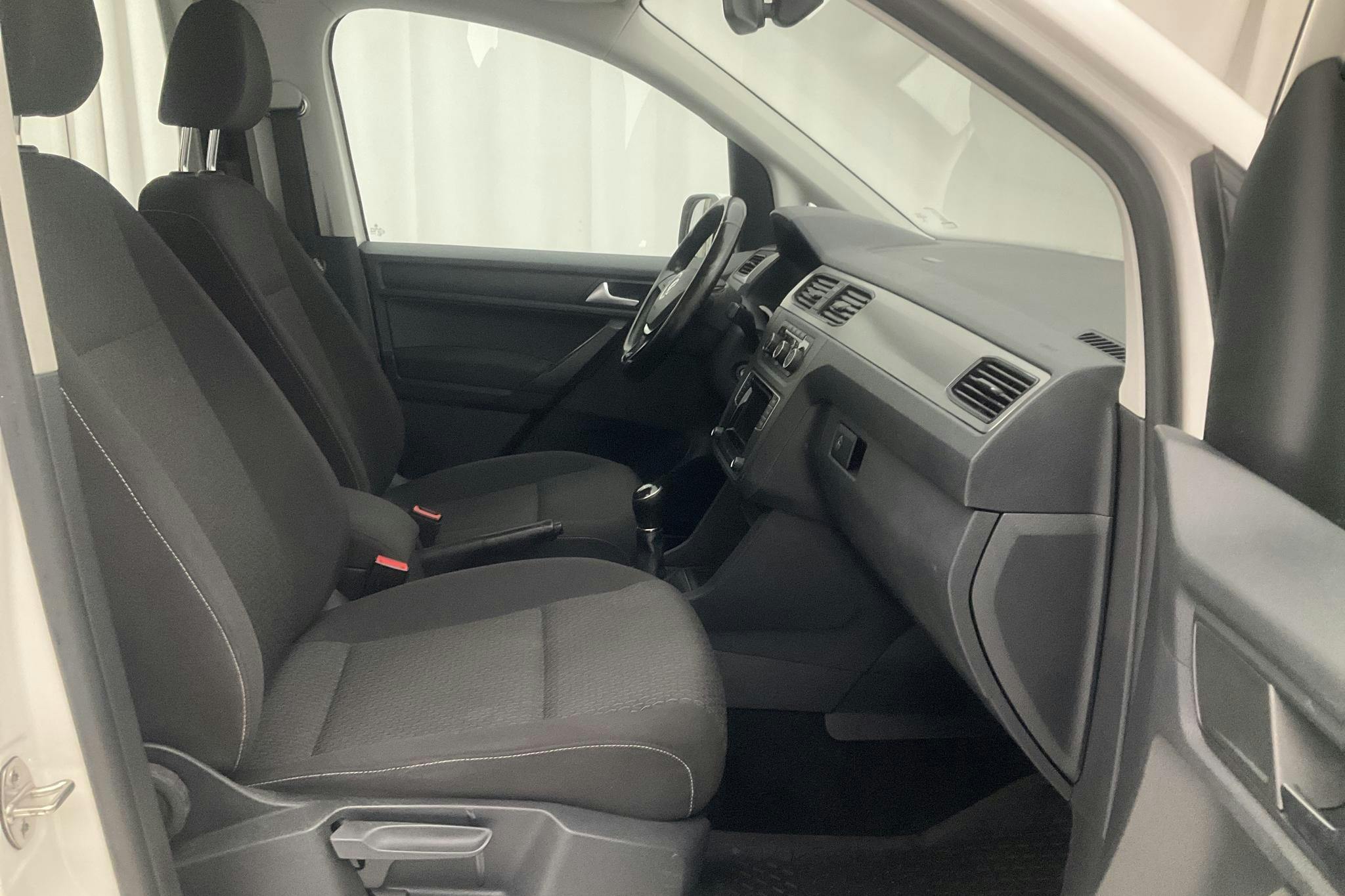 VW Caddy Life 2.0 TDI (75hk) - 7 381 mil - Manuell - vit - 2017