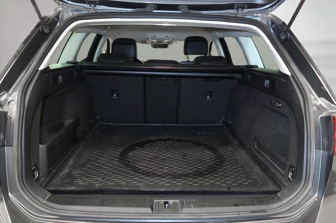 VW Passat 2.0 TDI Sportscombi 4MOTION (190hk) - 14 544 mil - Automat - Dark Grey - 2016