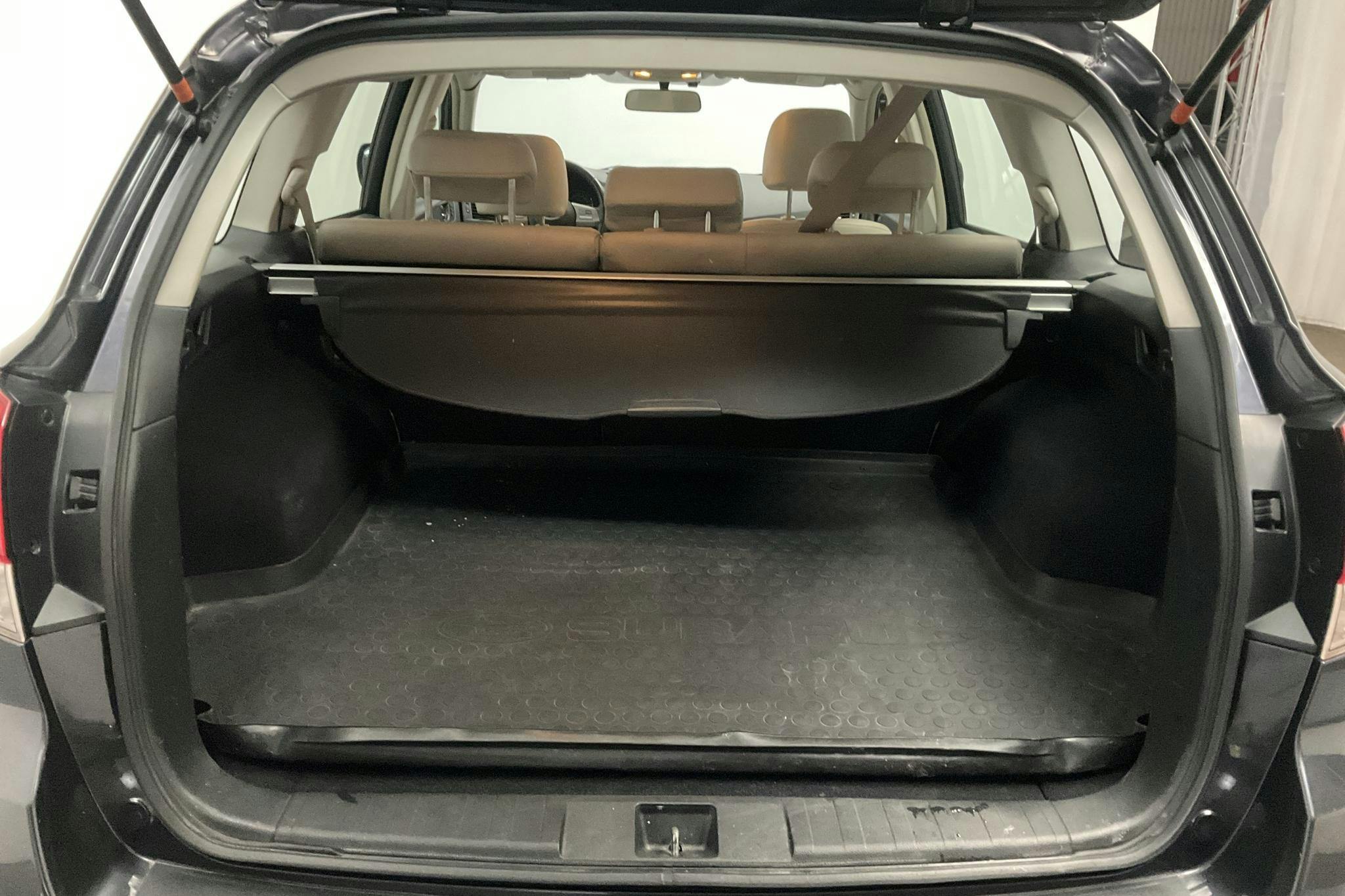 Subaru Outback 2.0D (150hk) - 180 100 km - Manual - Dark Grey - 2010