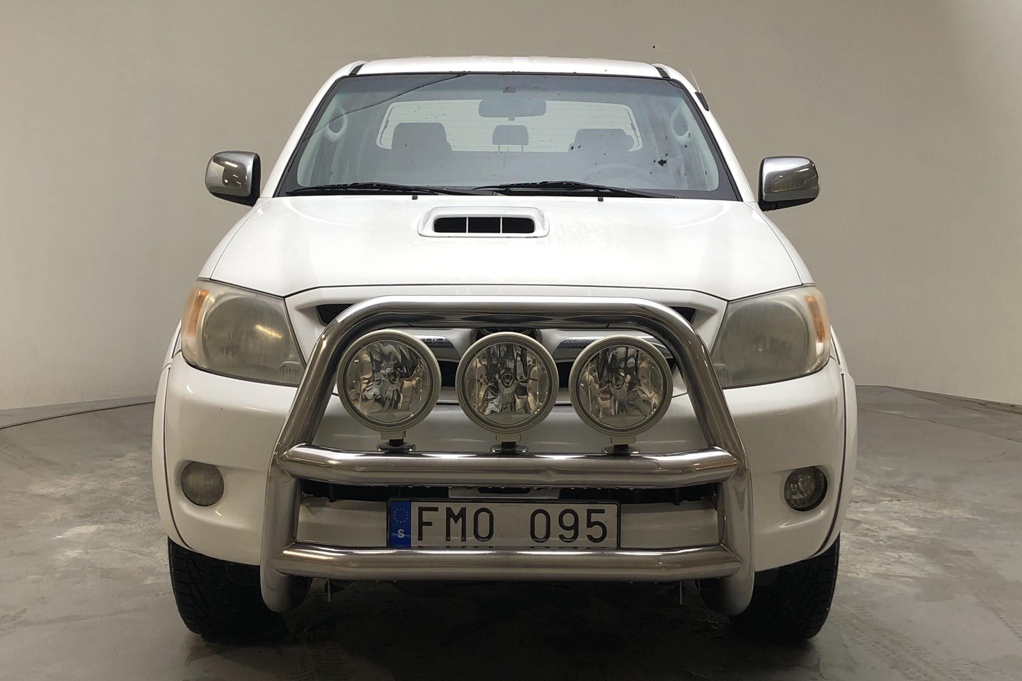 Toyota Hilux 2.5 D-4D 4WD (120hk) - 335 300 km - Manual - white - 2007