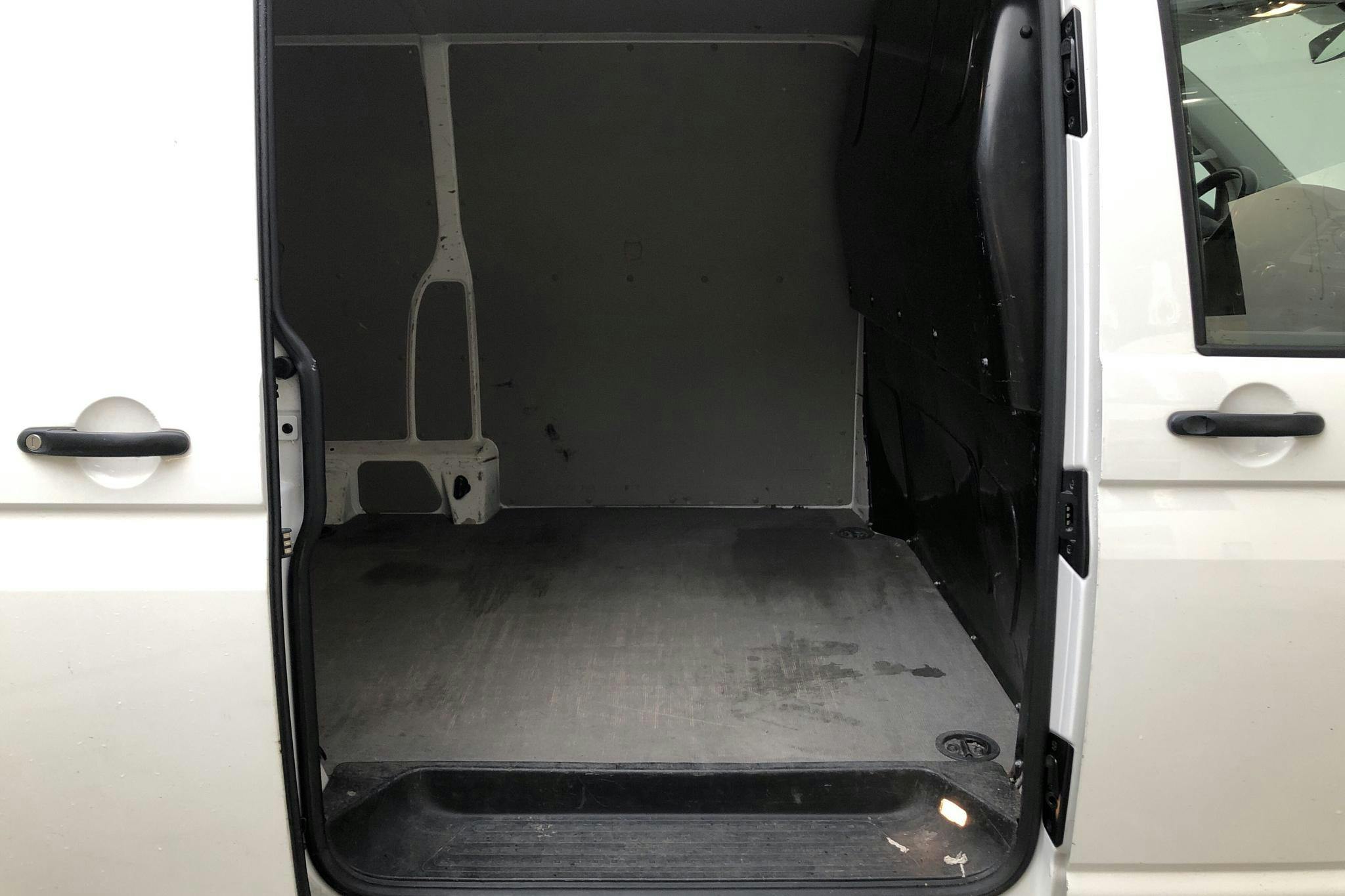 VW Transporter T6 2.0 TDI BMT Skåp (140hk) - 204 310 km - Automatic - white - 2016