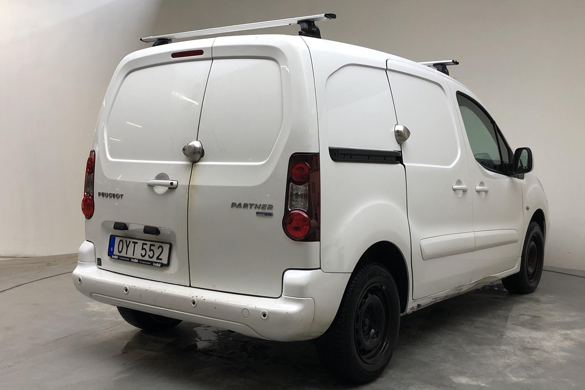 Peugeot Partner 1.6 BlueHDI Skåp (100hk) - 178 420 km - Automatic - white - 2015