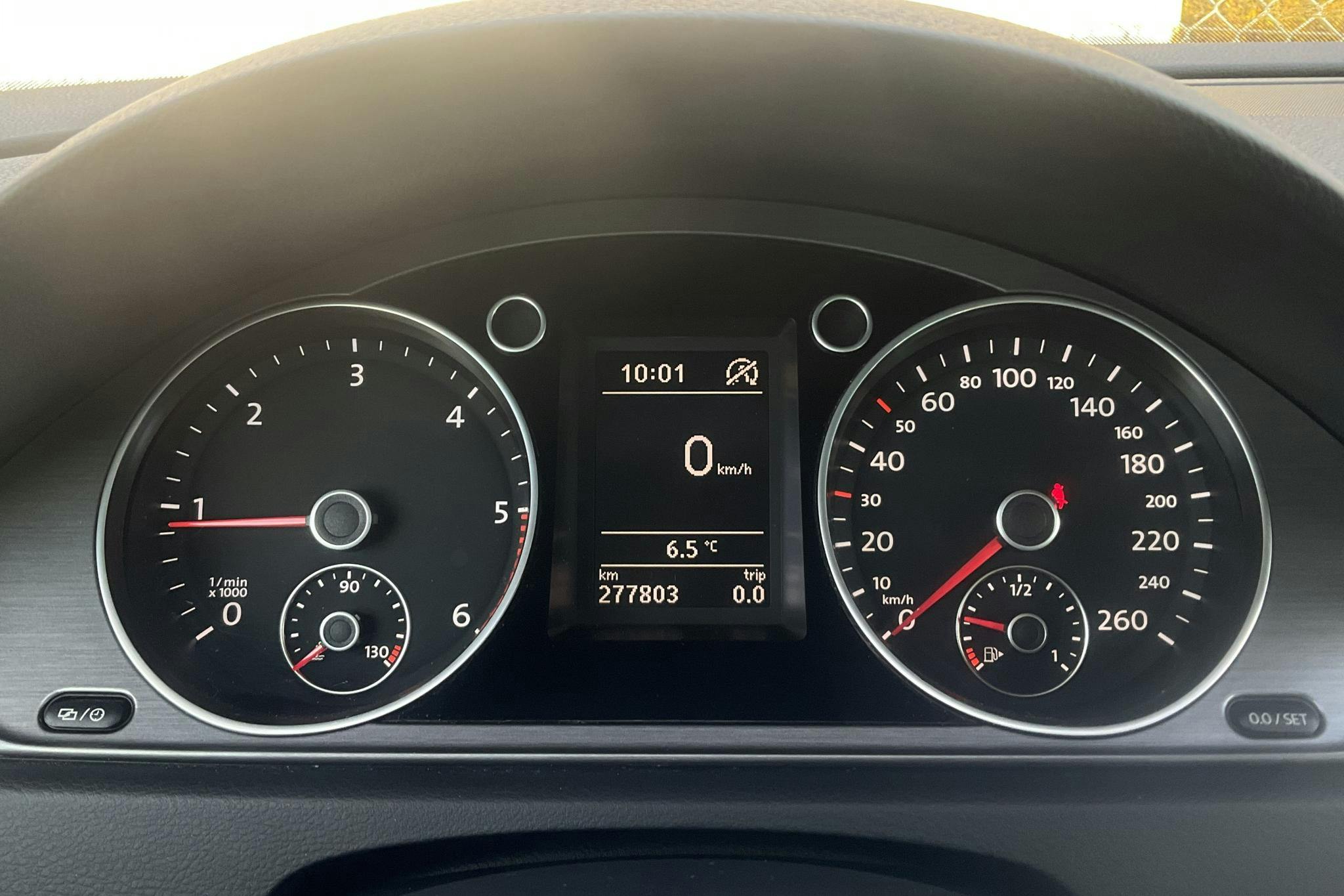 VW Passat 2.0 TDI BlueMotion Technology Variant 4Motion (177hk) - 277 810 km - Automatic - Light Grey - 2013