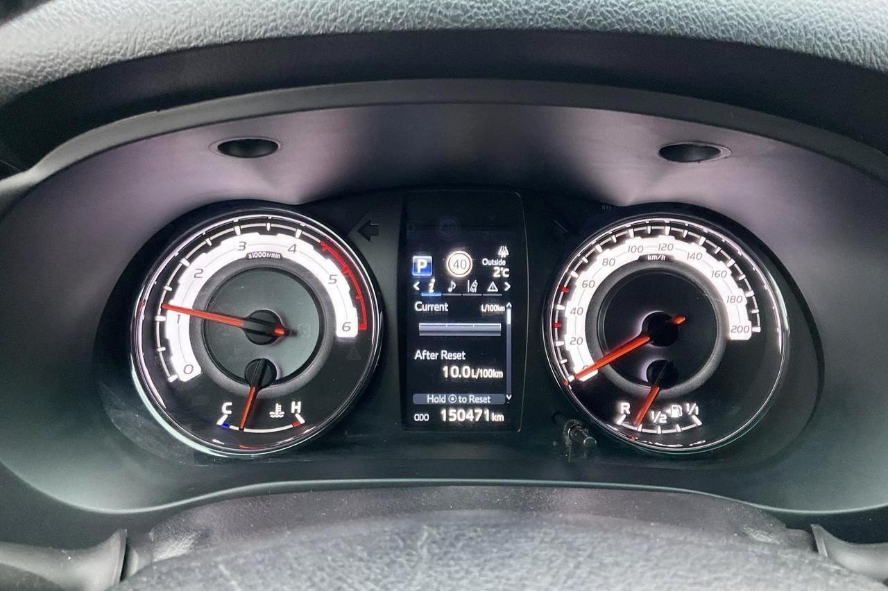 Toyota Hilux 2.4 D 4WD (150hk) - 15 047 mil - Automat - svart - 2019