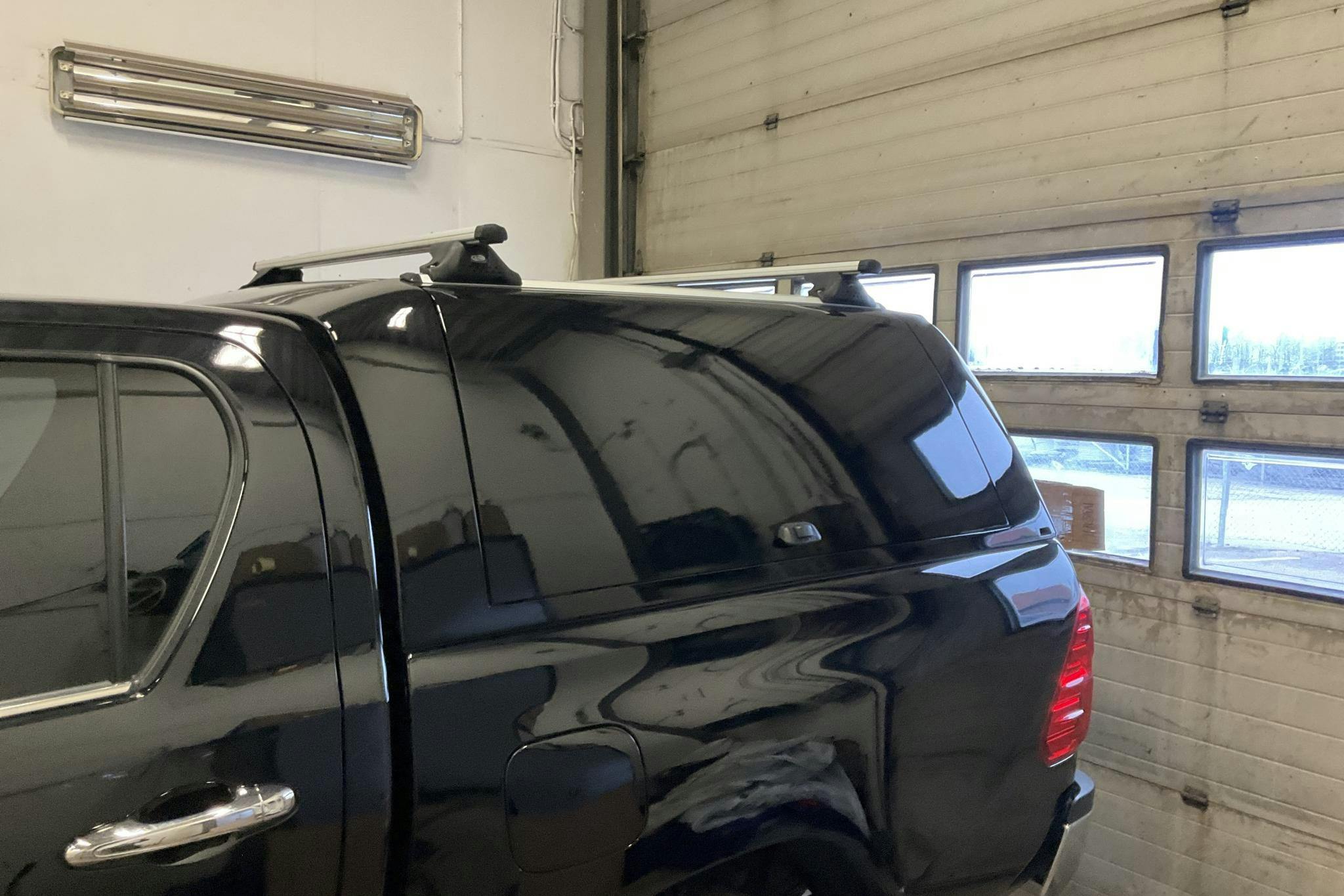 Toyota Hilux 2.4 D 4WD (150hk) - 15 047 mil - Automat - svart - 2019
