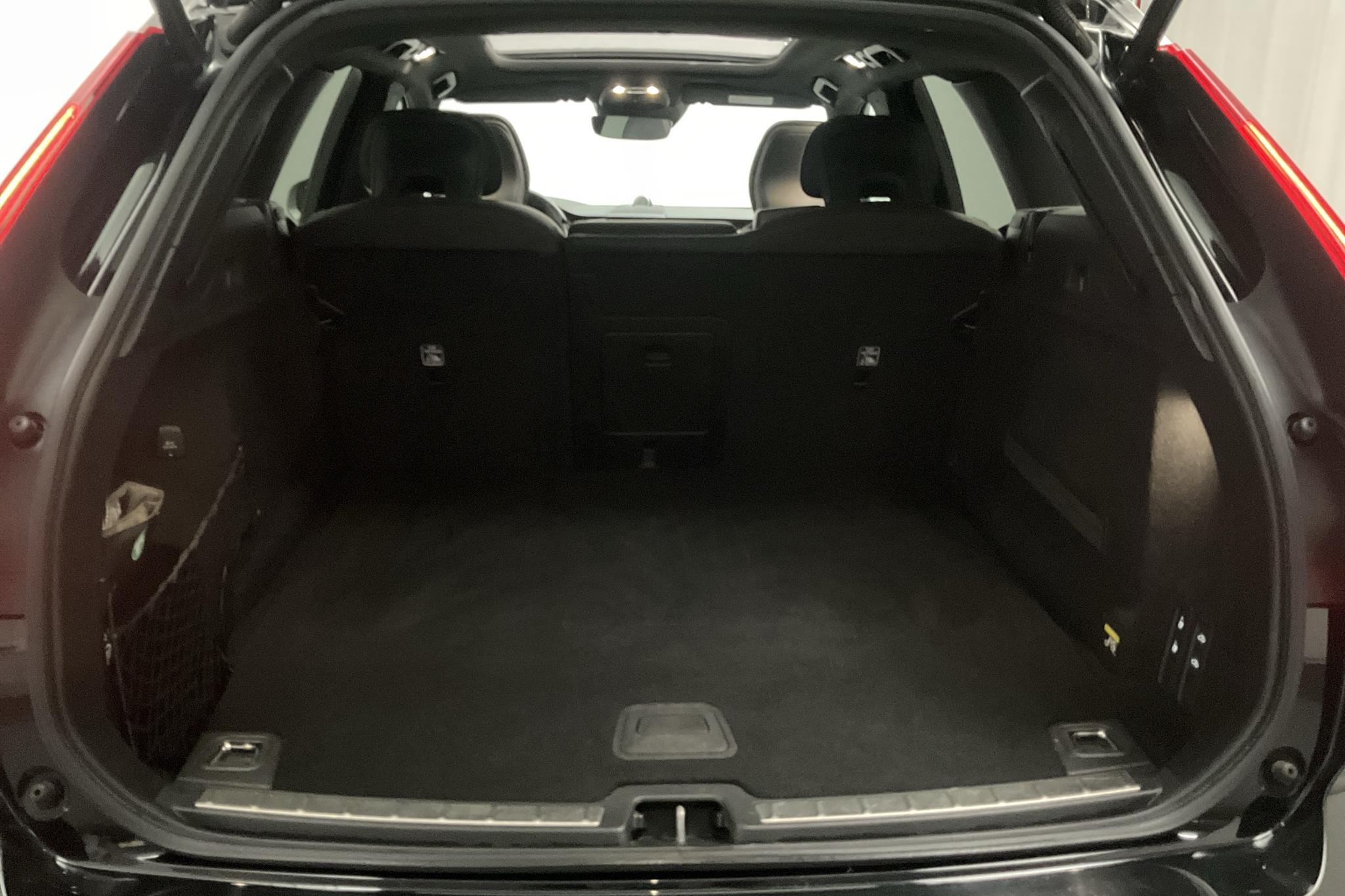 Volvo XC60T8 AWD Recharge (390hk) - 10 833 mil - Automat - svart - 2019