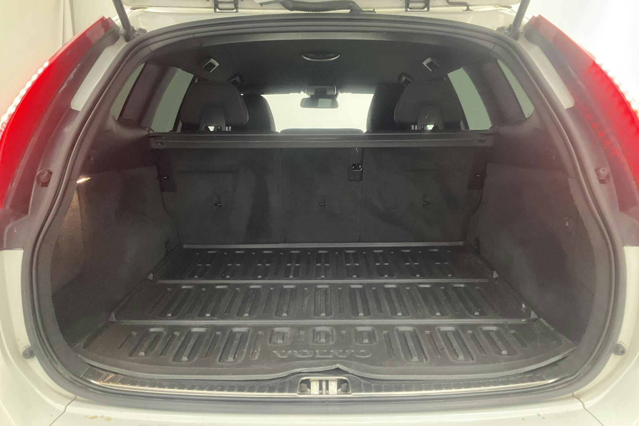 Volvo XC60D4 2WD (181hk) - 249 590 km - Automatic - white - 2014