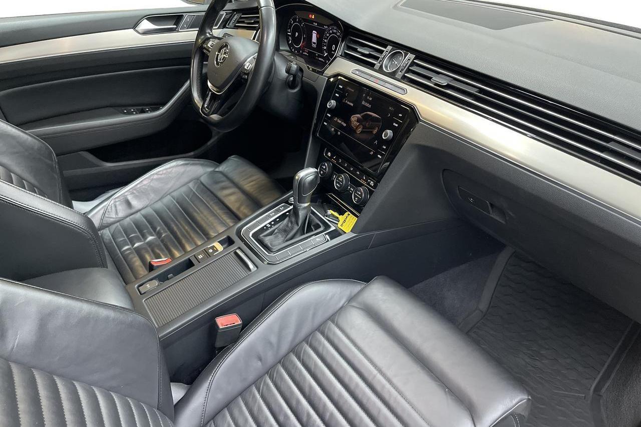VW Passat 2.0 TDI Sportscombi 4MOTION (190hk) - 14 979 mil - Automat - vit - 2019