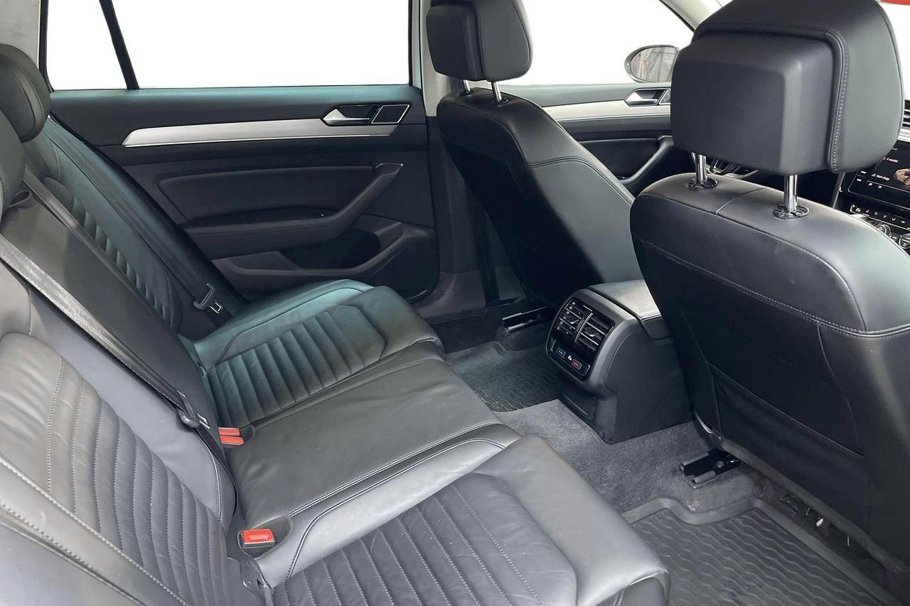 VW Passat 2.0 TDI Sportscombi 4MOTION (190hk) - 14 979 mil - Automat - vit - 2019