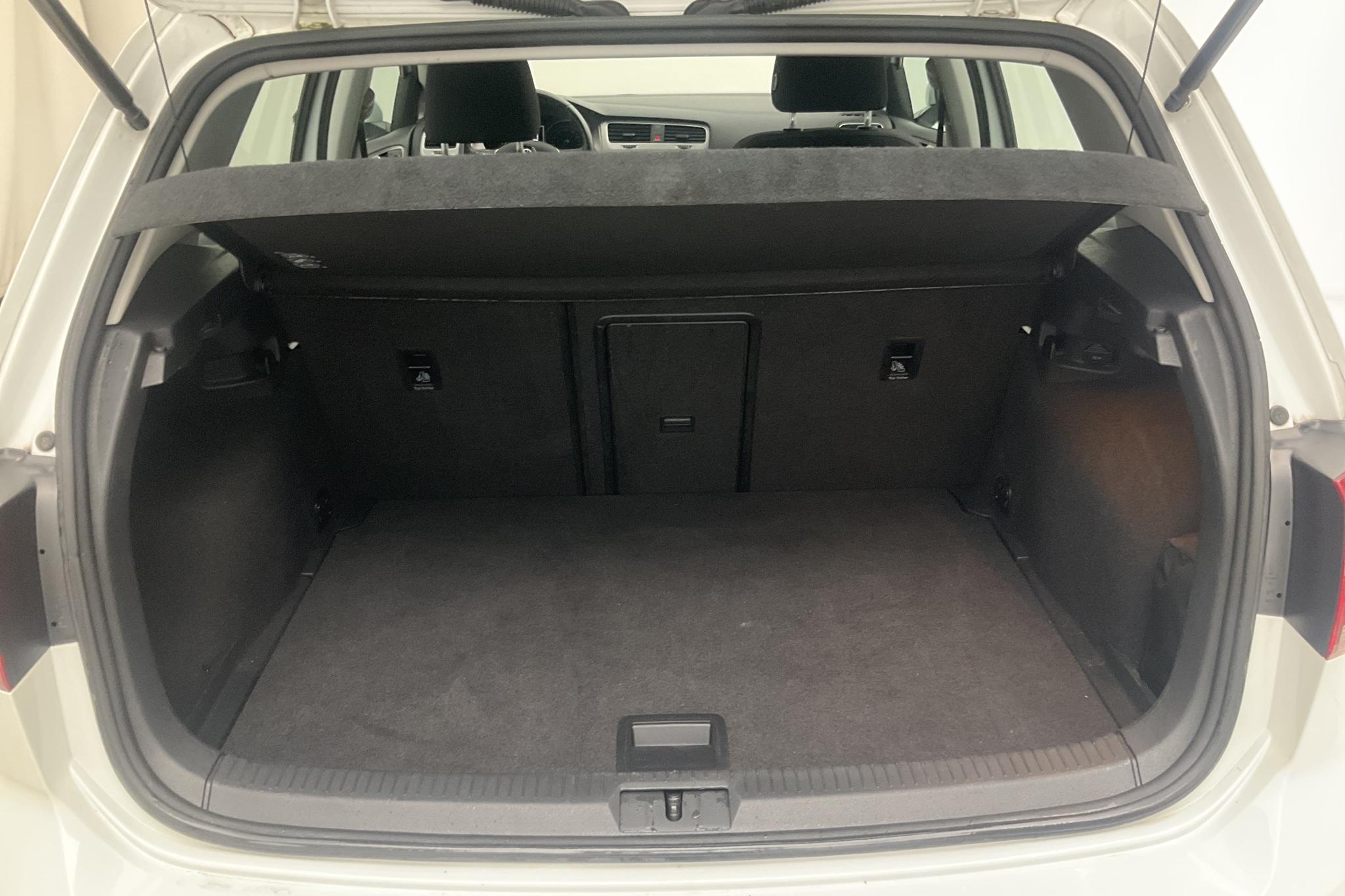 VW Golf VII 1.4 TGI 5dr (110hk) - 39 490 km - Automatic - white - 2017