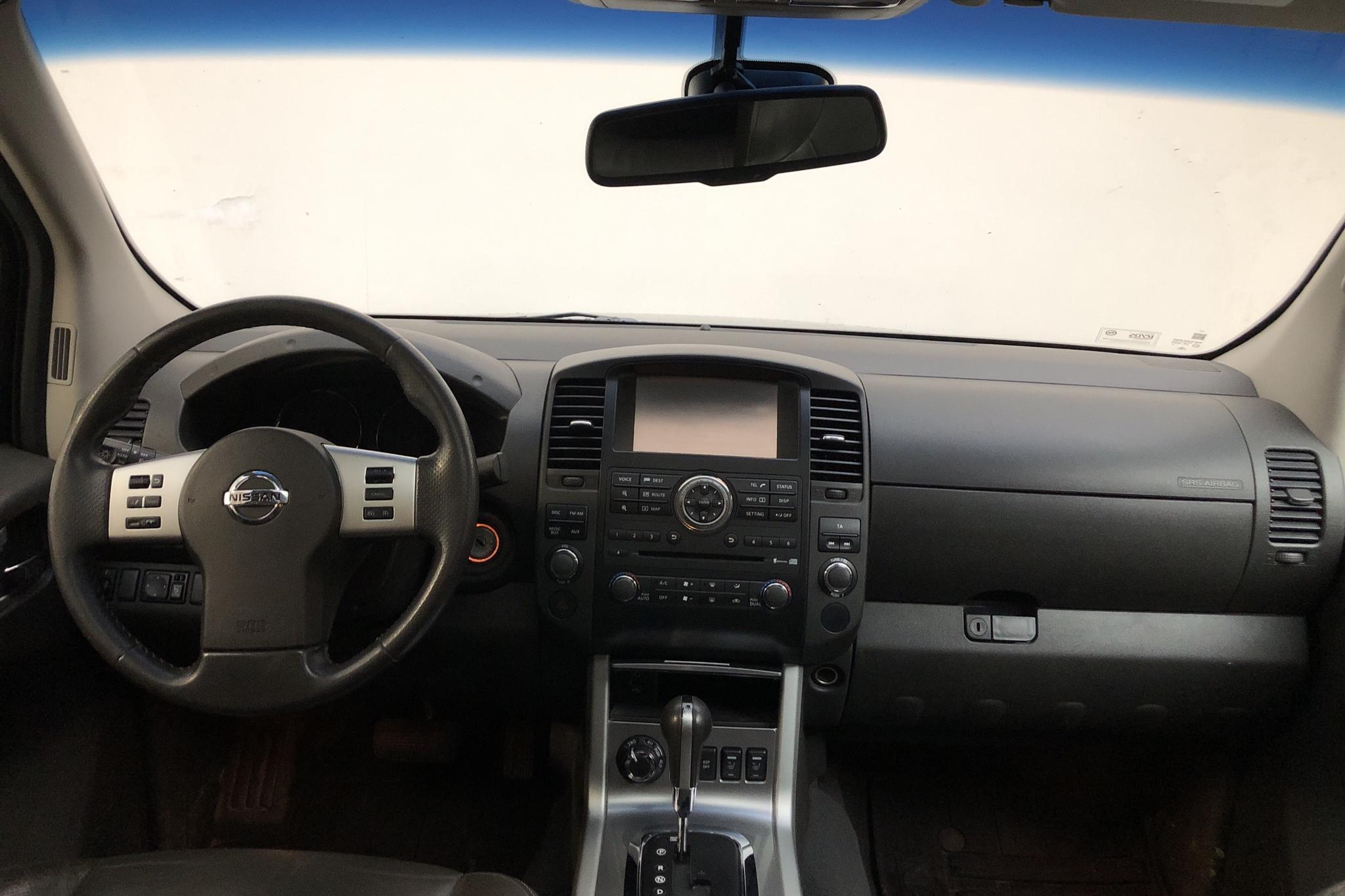 Nissan Navara 3.0 dCi V6 (231hk) - 25 184 mil - Automat - svart - 2014