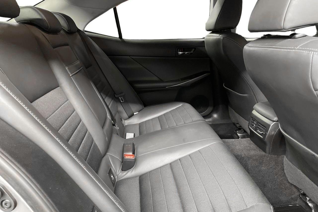 Lexus IS 300h (223hk) - 16 565 mil - Automat - Light Grey - 2014