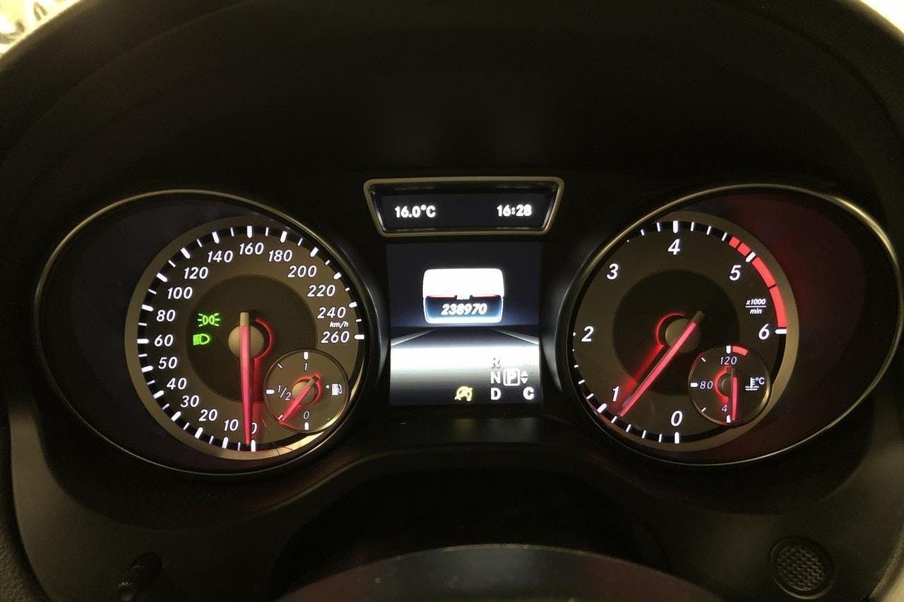 Mercedes CLA 220 d 4MATIC Shooting Brake (177hk) - 23 898 mil - Automat - svart - 2016