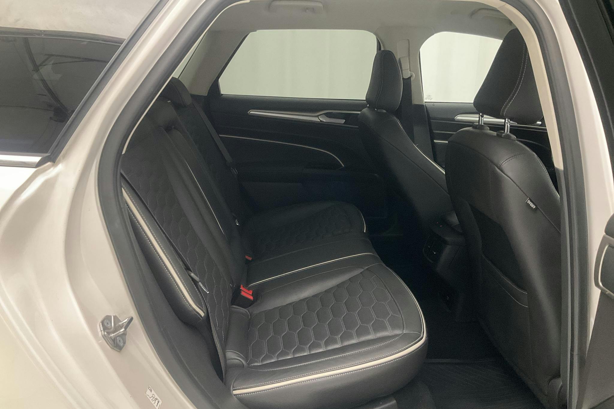 Ford Mondeo 2.0 TDCi Kombi (210hk) - 148 400 km - Automatic - white - 2017