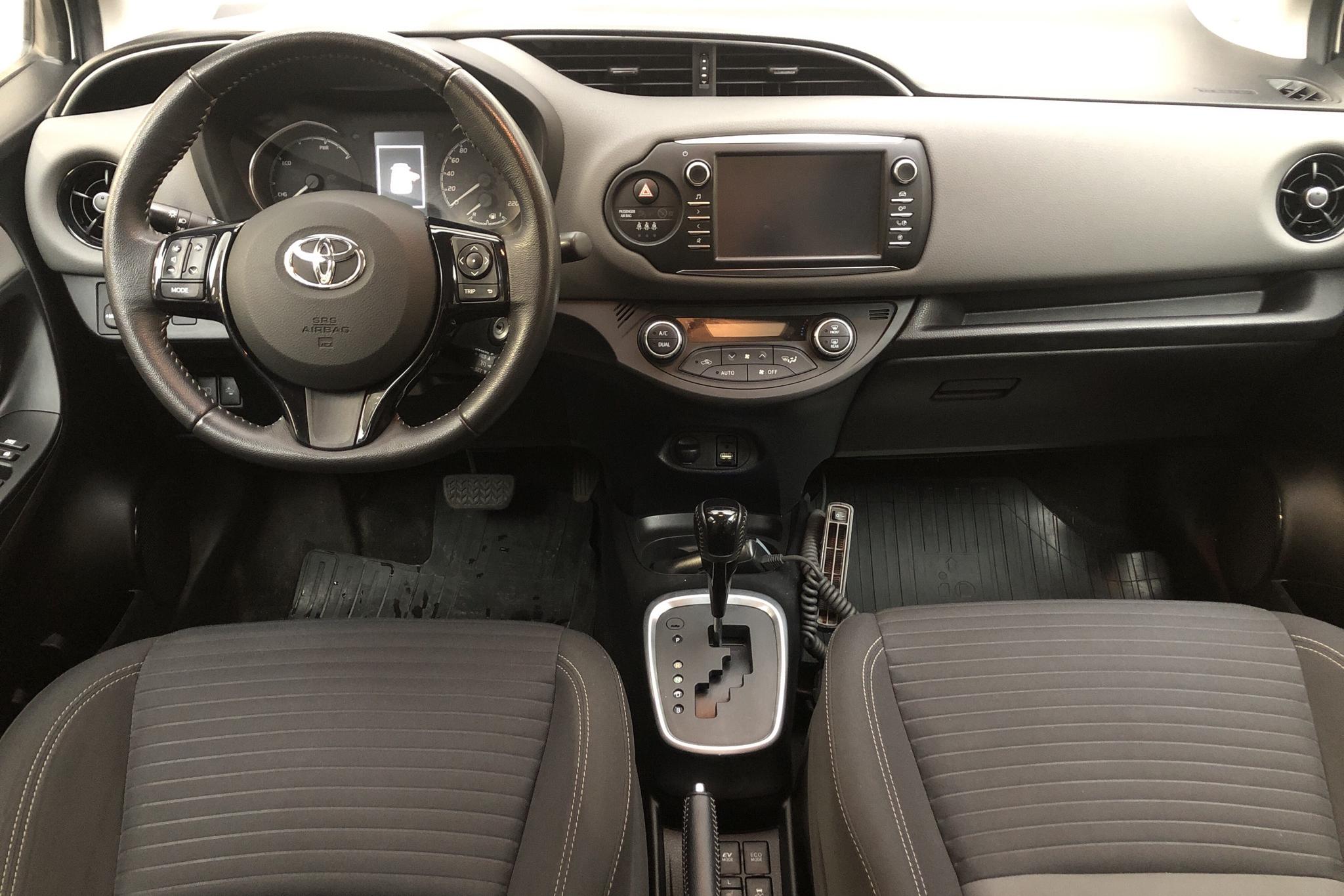 Toyota Yaris 1.5 Hybrid 5dr (101hk) - 9 422 mil - Automat - vit - 2017