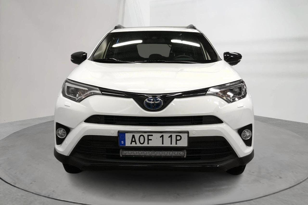 Toyota RAV4 2.5 HSD AWD (197hk) - 6 914 mil - Automat - vit - 2019