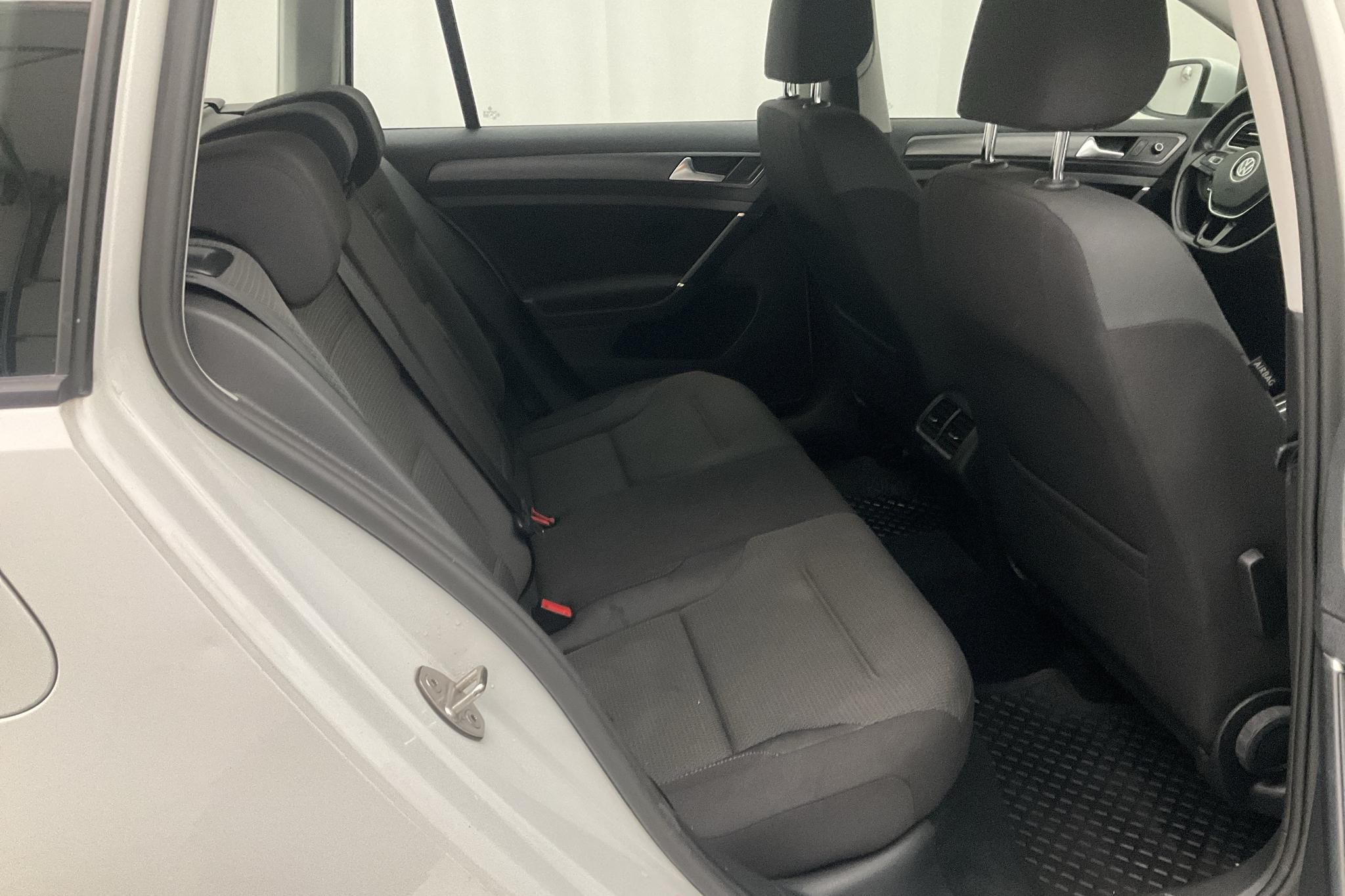 VW Golf VII 1.0 TSI Sportscombi (110hk) - 12 275 mil - Automat - vit - 2018