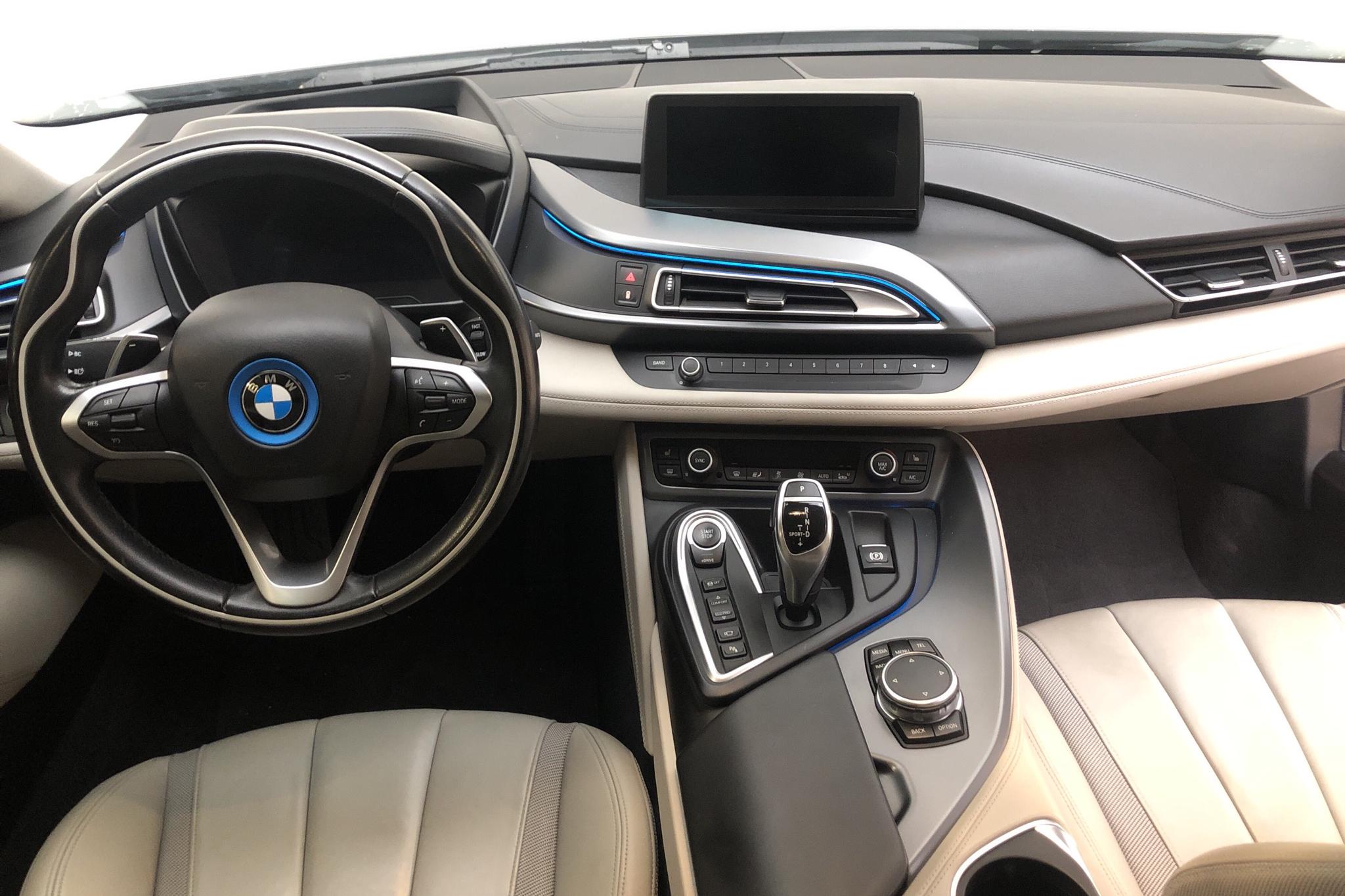 BMW i8, I12 (374hk) - 8 220 mil - Automat - vit - 2016