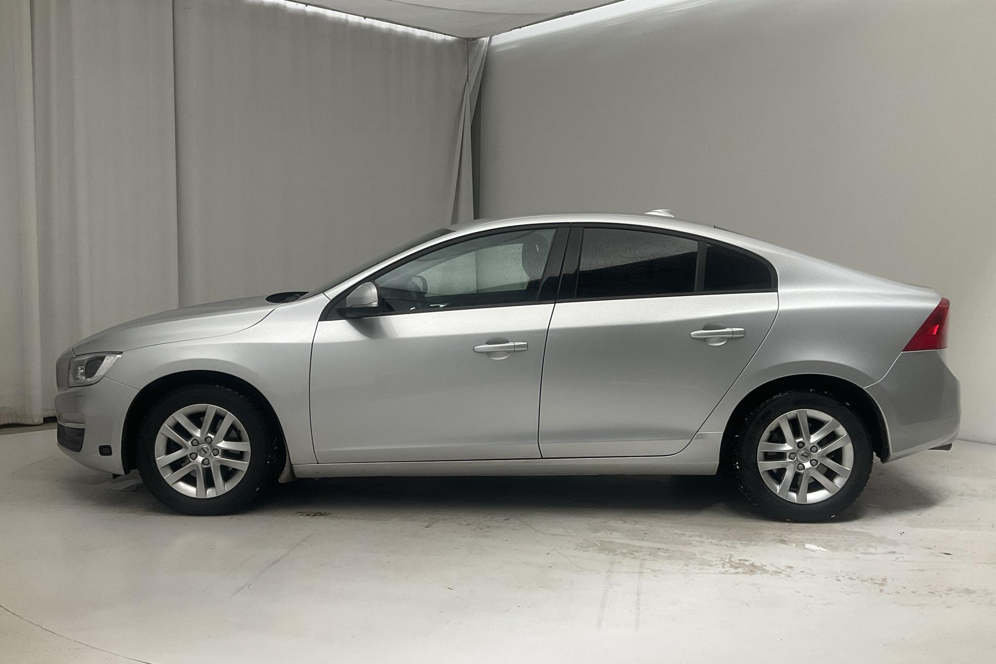 Volvo S60 T3 (152hk) - 4 736 mil - Automat - silver - 2018