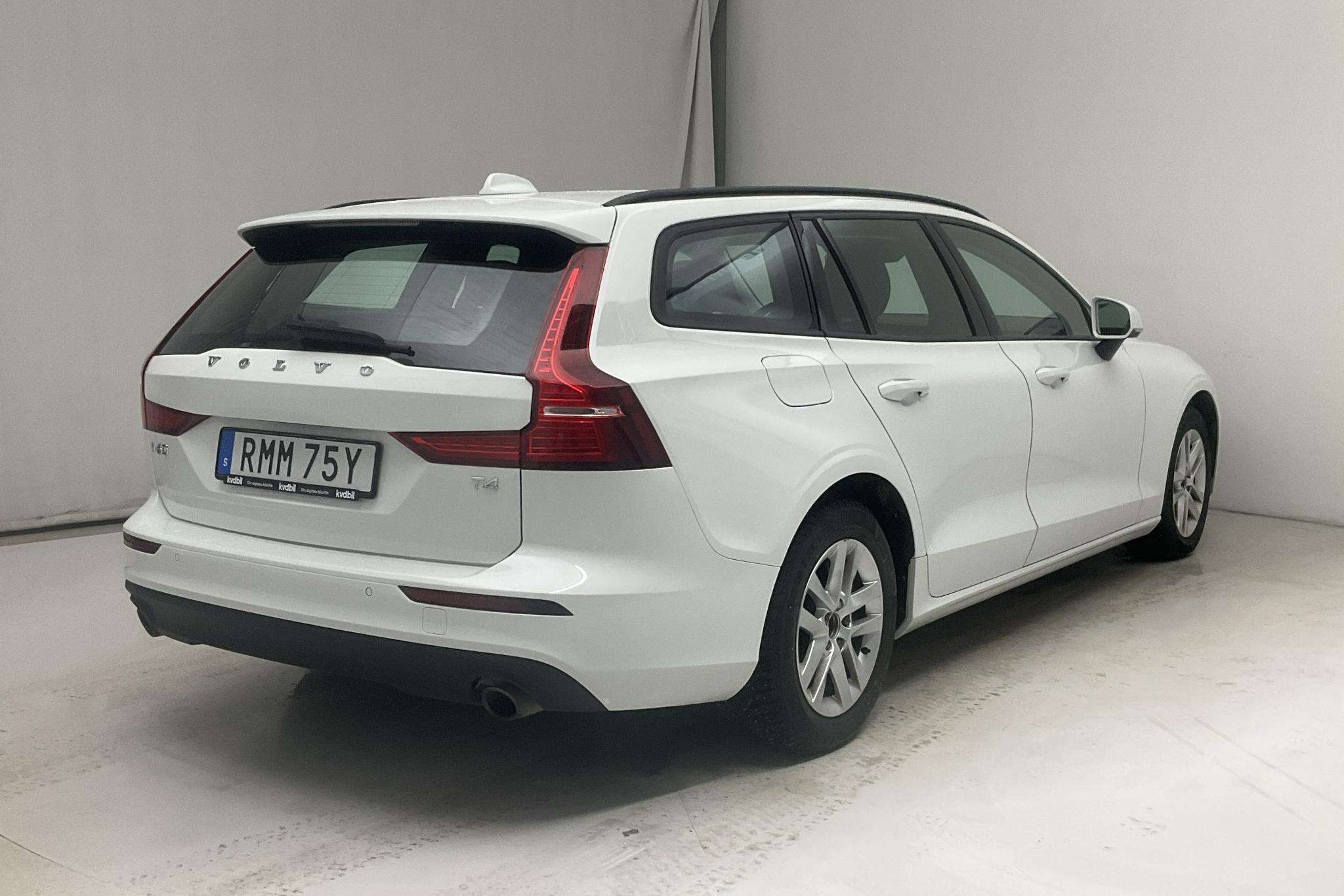 Volvo V60 T4 (190hk) - 5 706 mil - Automat - vit - 2020