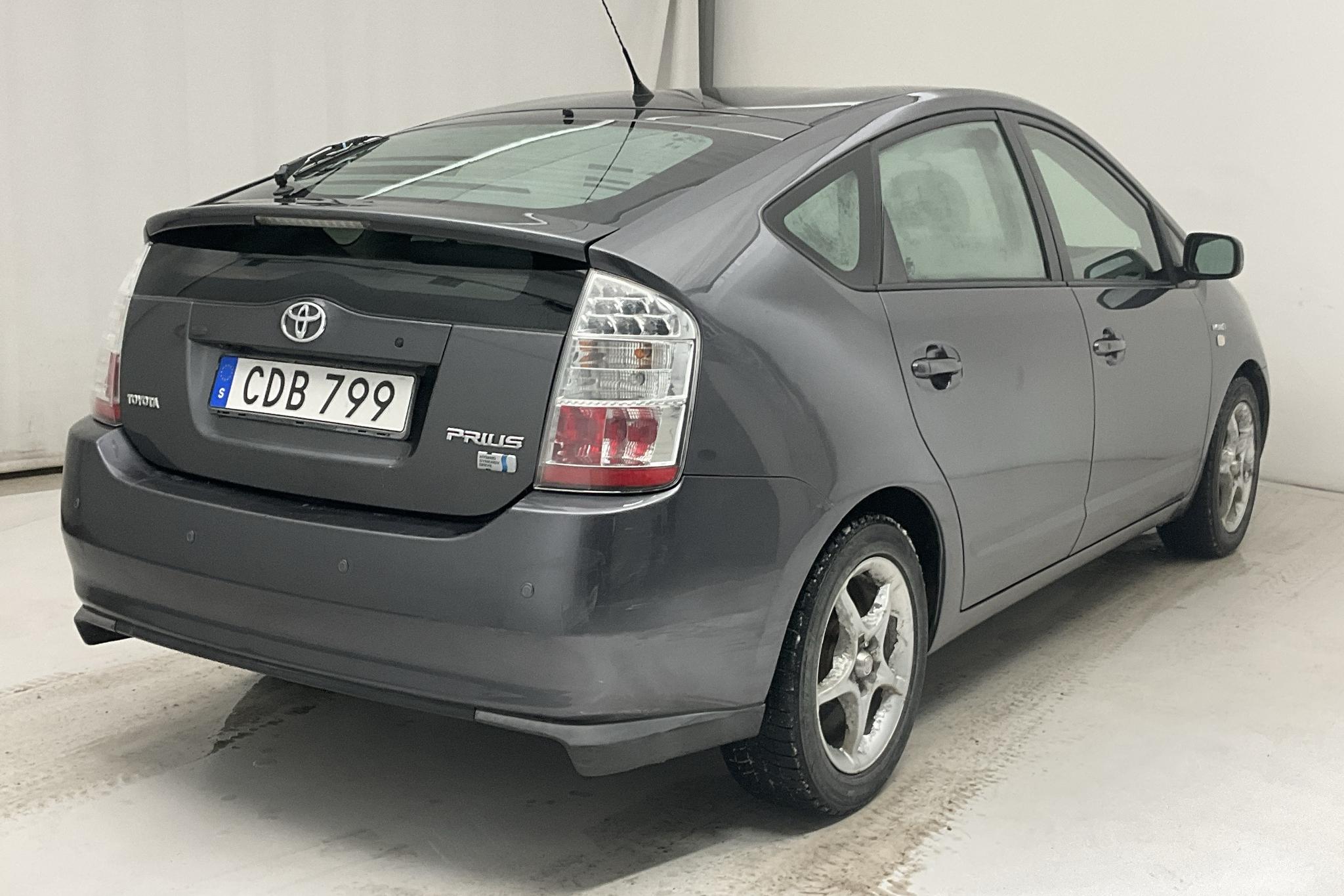 Toyota Prius 1.5 Hybrid (78hk) - 17 335 mil - Automat - grå - 2007