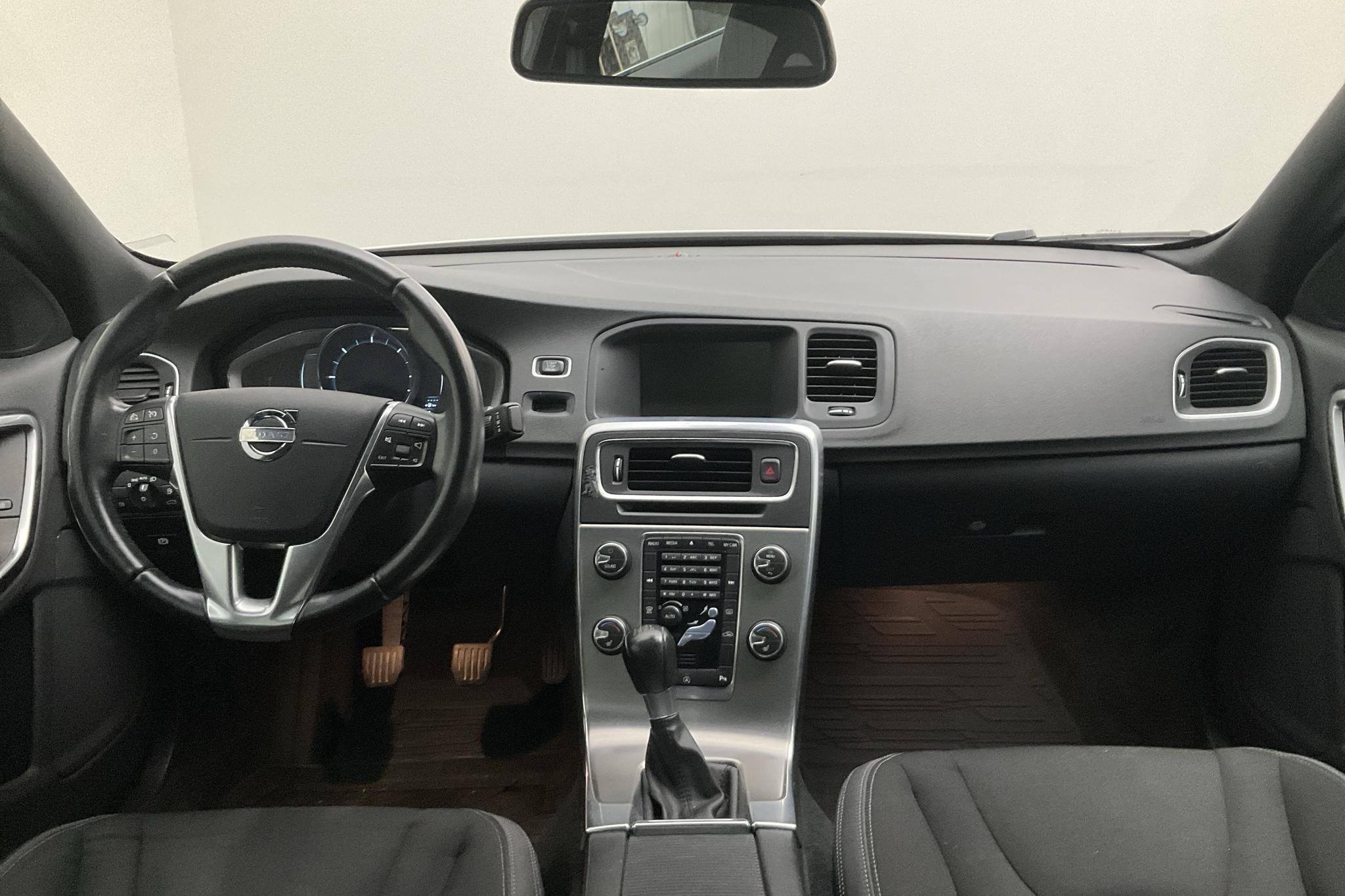Volvo S60 D4 (163hk) - 22 988 mil - Manuell - vit - 2014