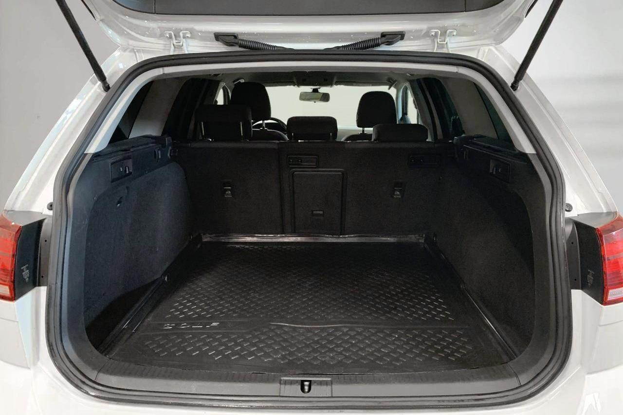 VW Golf VII 1.6 TDI Sportscombi (115hk) - 18 087 mil - Automat - vit - 2019