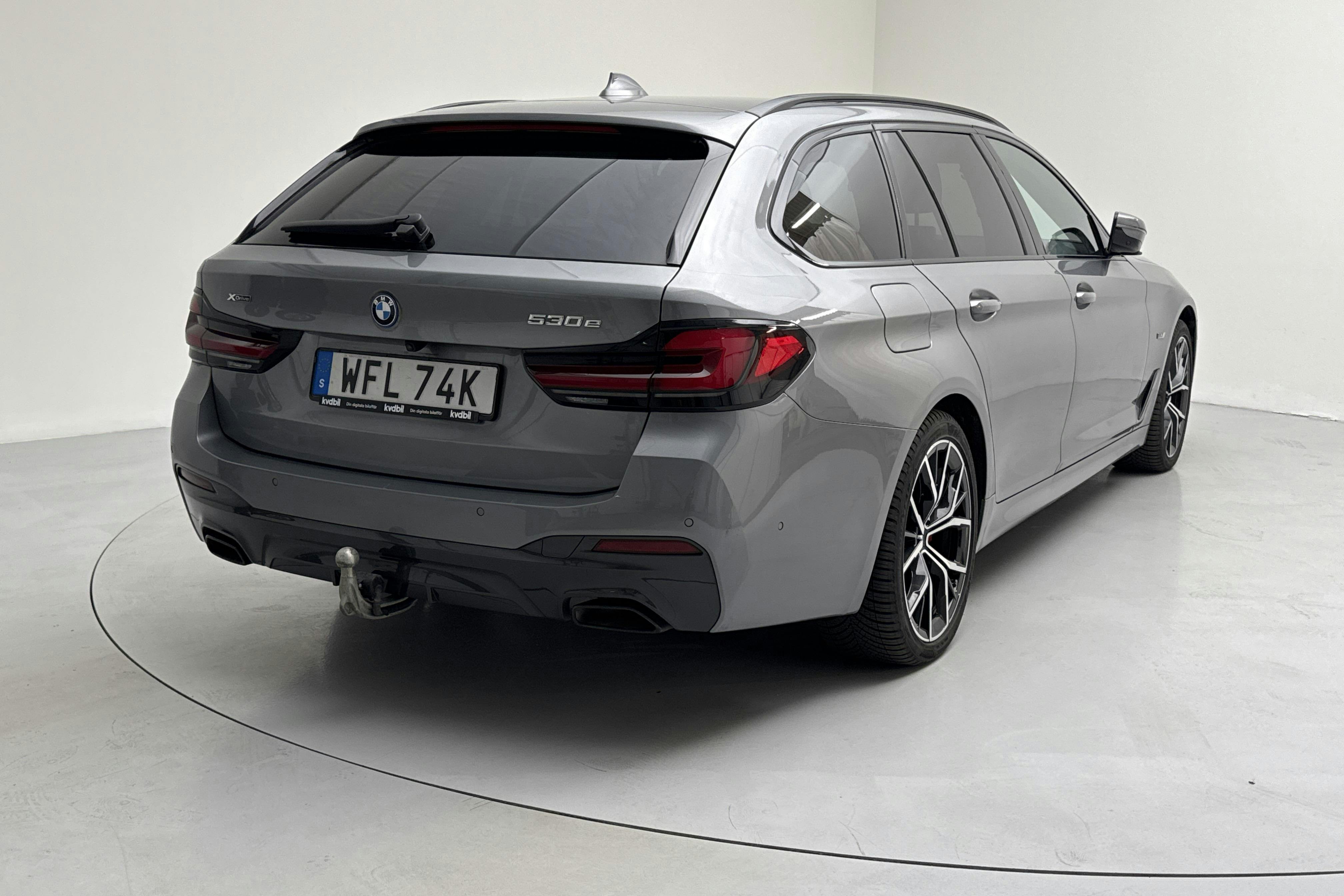 BMW 530e xDrive Touring, G31 12kWh LCI (292hk) - 25 380 km - Automatic - gray - 2023
