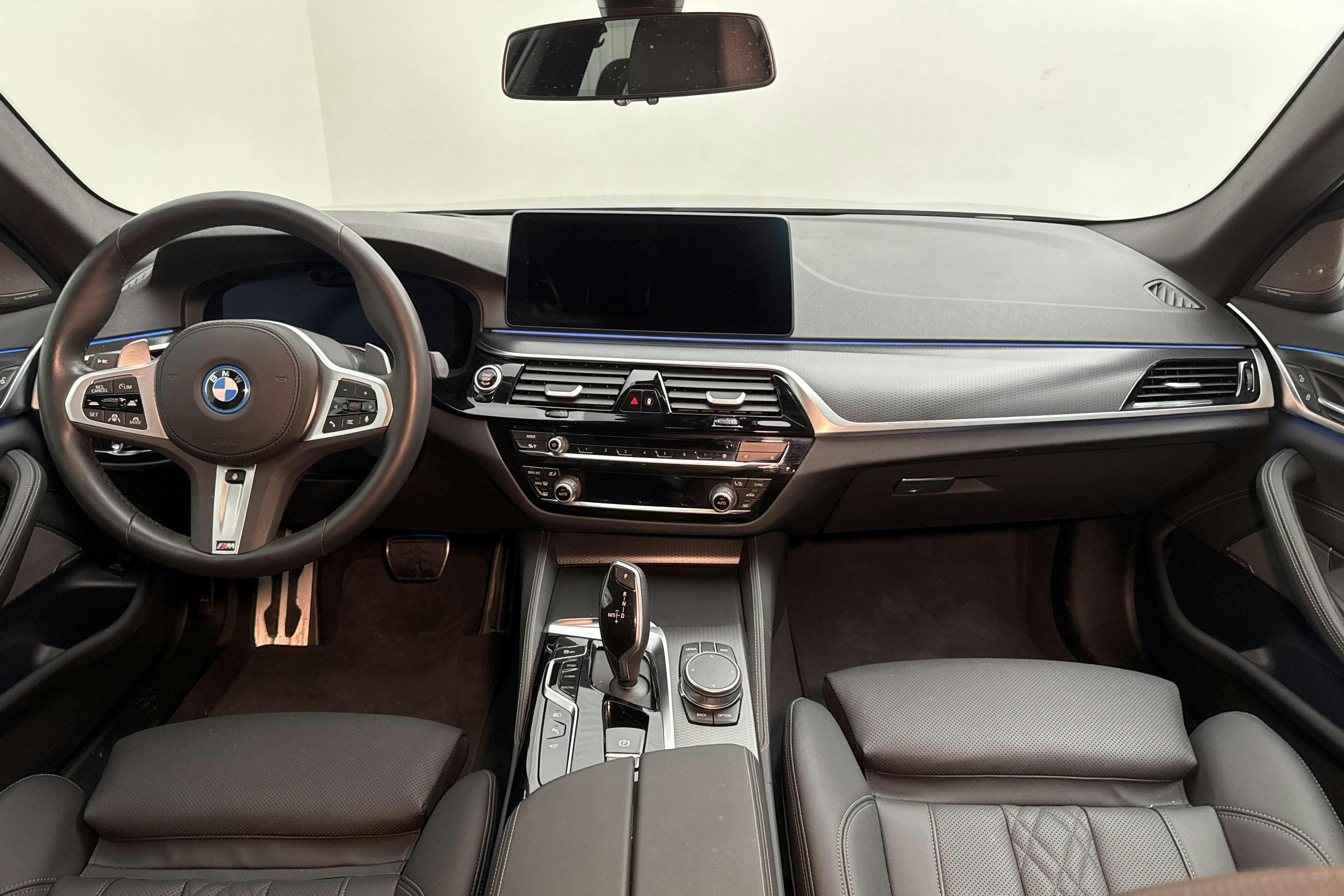 BMW 530e xDrive Touring, G31 12kWh LCI (292hk) - 25 380 km - Automaatne - hall - 2023