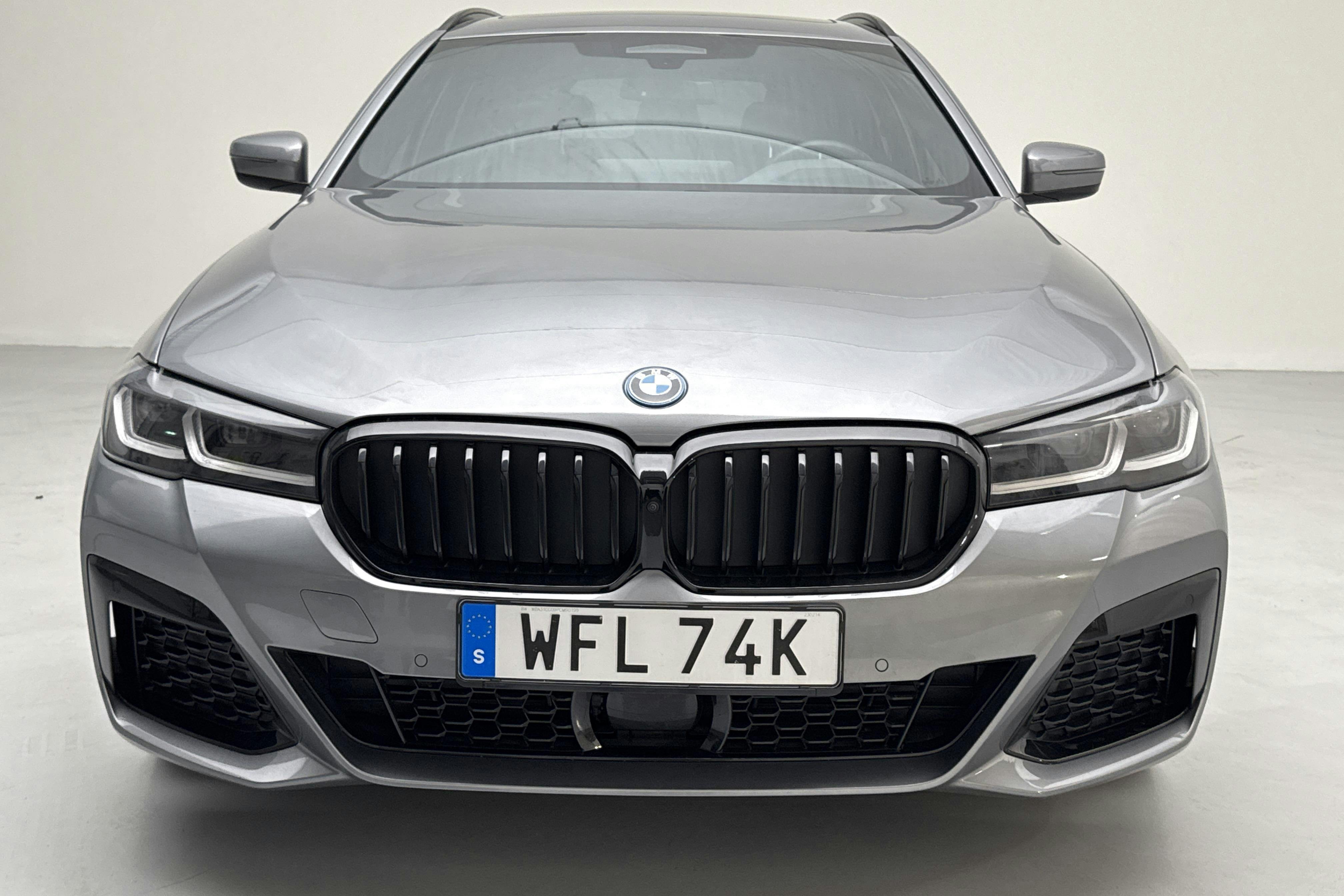BMW 530e xDrive Touring, G31 12kWh LCI (292hk) - 25 380 km - Automatic - gray - 2023