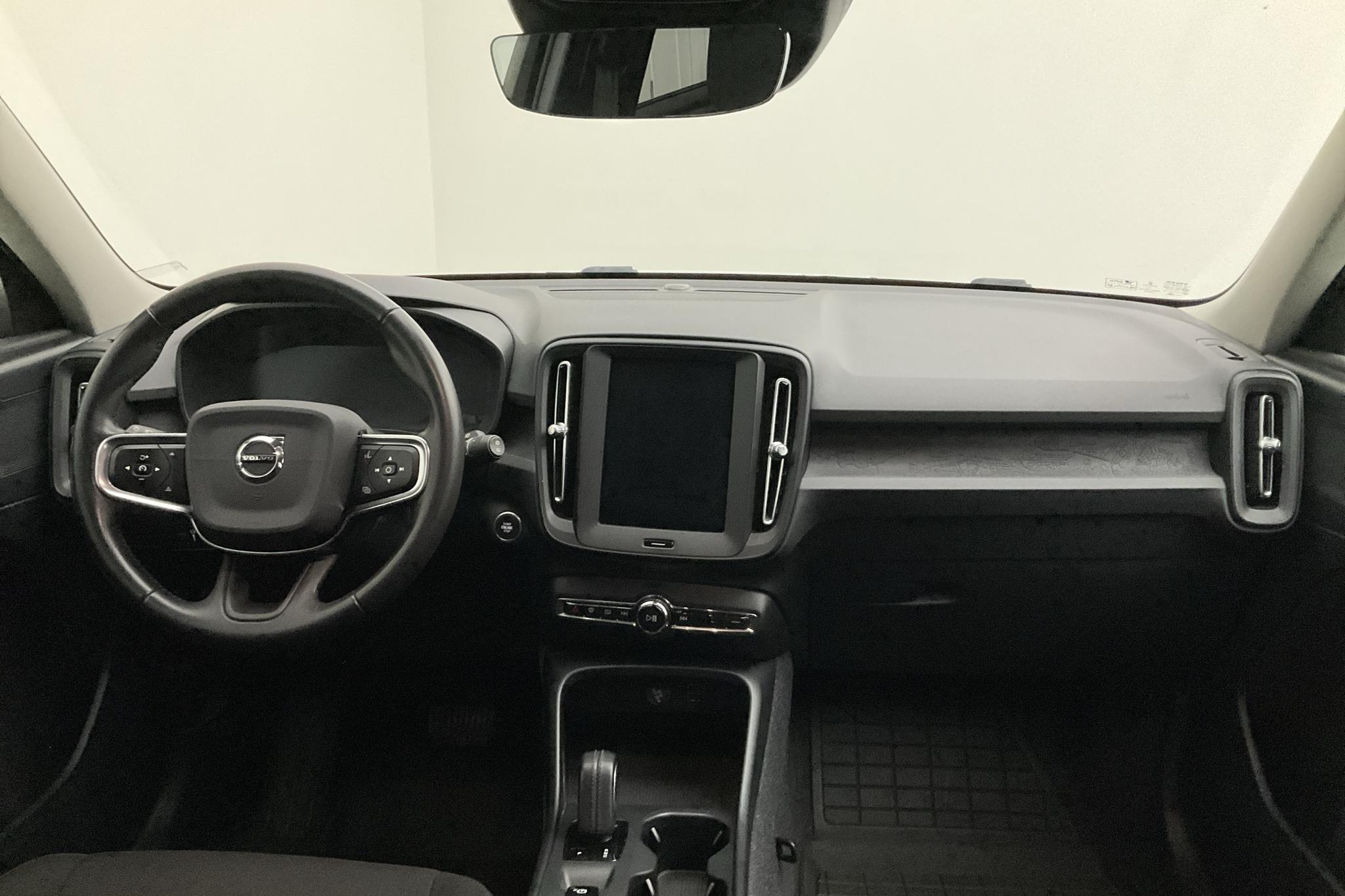 Volvo XC40 T3 2WD (163hk) - 16 012 mil - Automat - vit - 2020