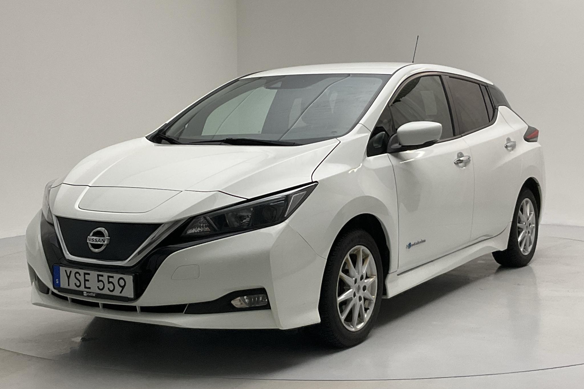 Nissan LEAF 5dr 39 kWh (150hk) - 7 978 mil - Automat - vit - 2019
