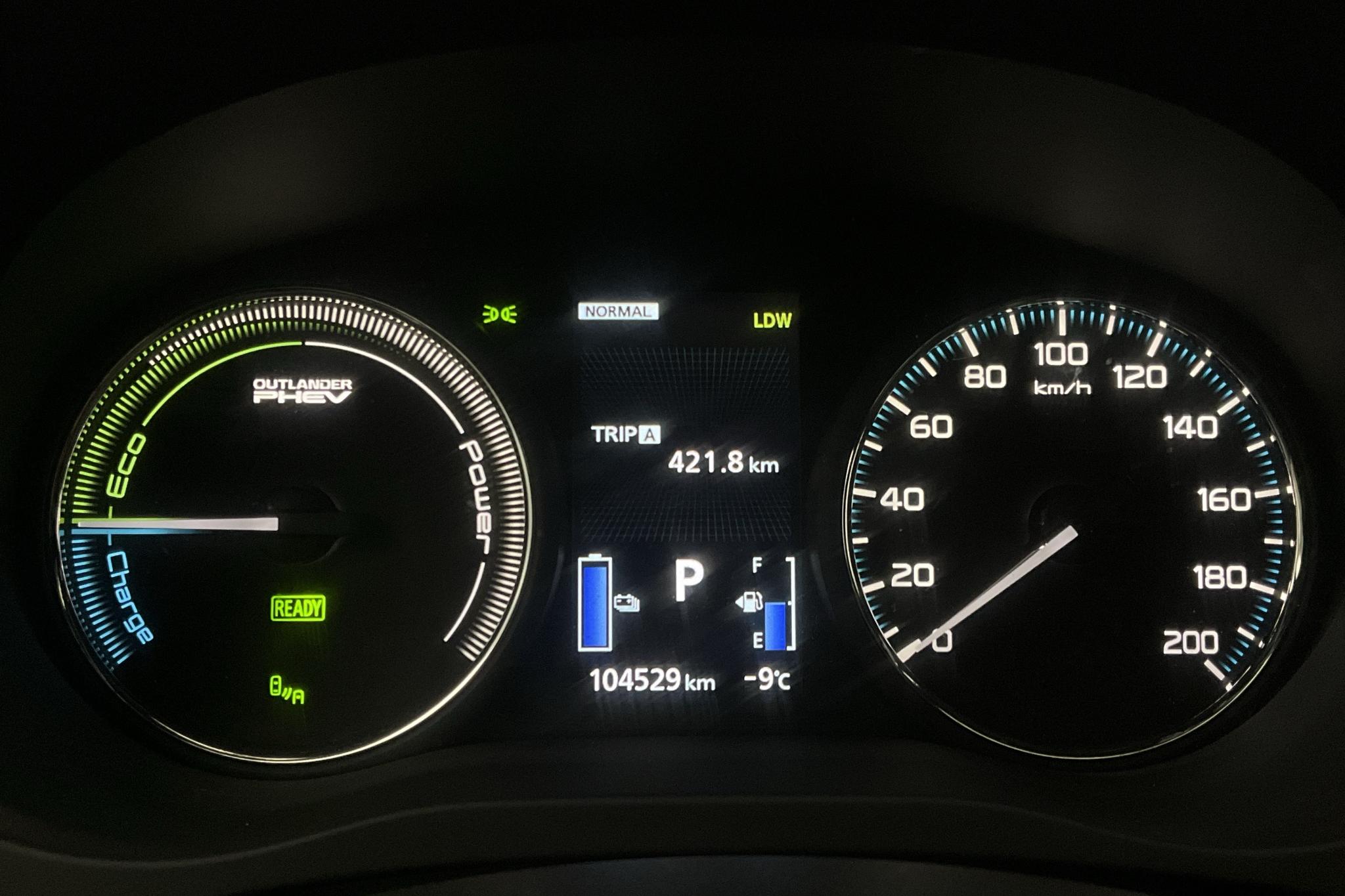 Mitsubishi Outlander 2.0 Plug-in Hybrid 4WD (121hk) - 104 520 km - Automatic - black - 2018