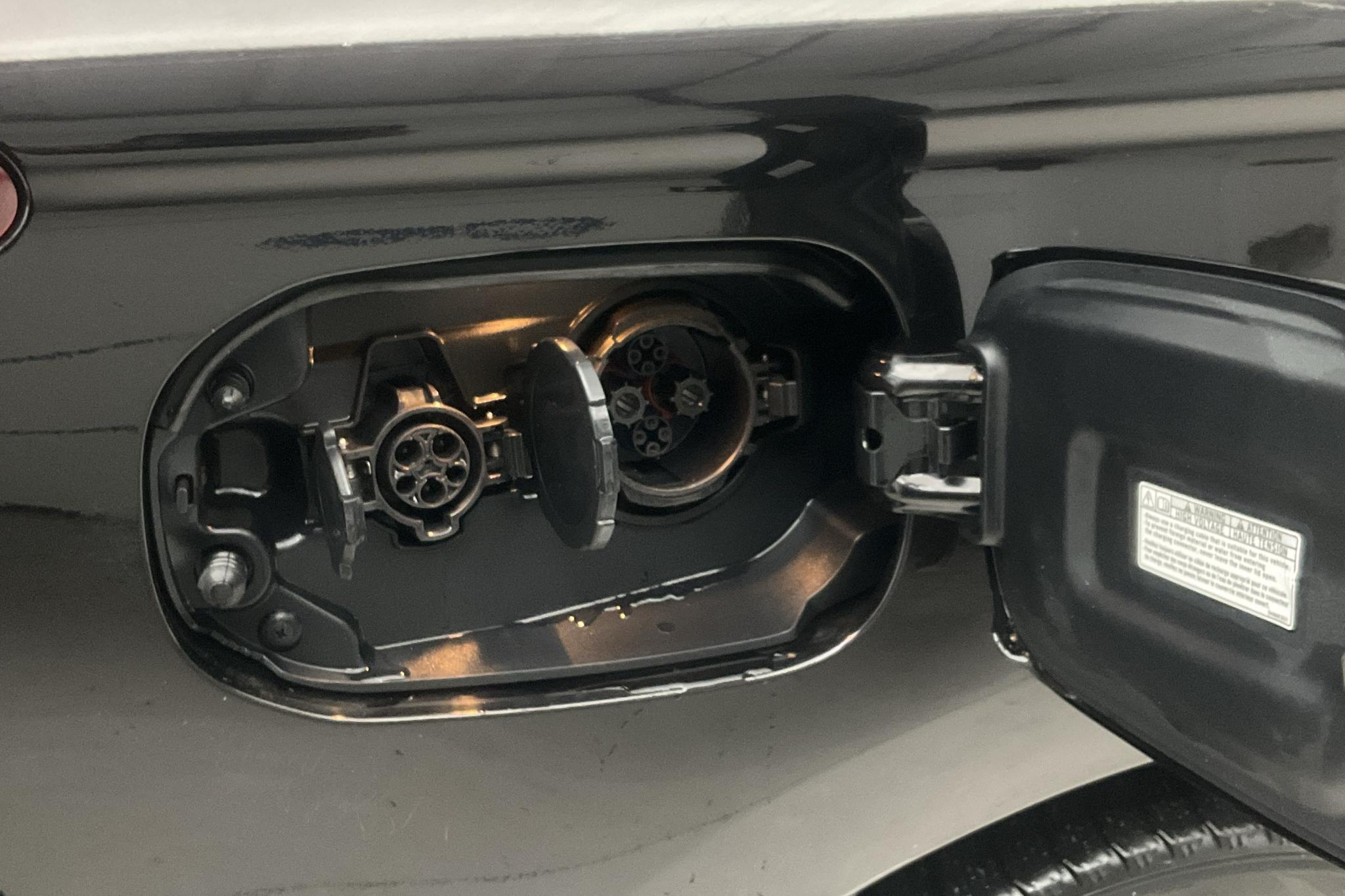 Mitsubishi Outlander 2.0 Plug-in Hybrid 4WD (121hk) - 10 452 mil - Automat - svart - 2018
