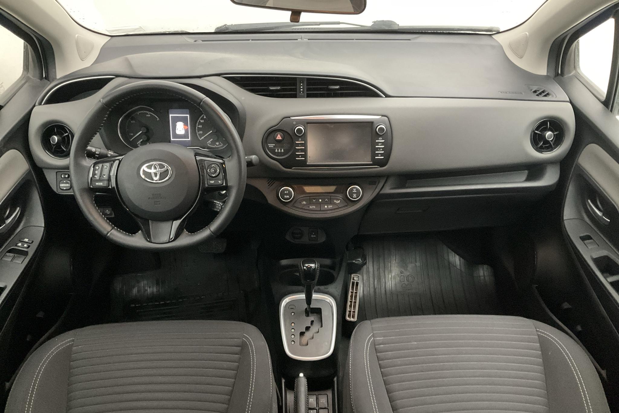 Toyota Yaris 1.5 Hybrid 5dr (101hk) - 7 145 mil - Automat - vit - 2019