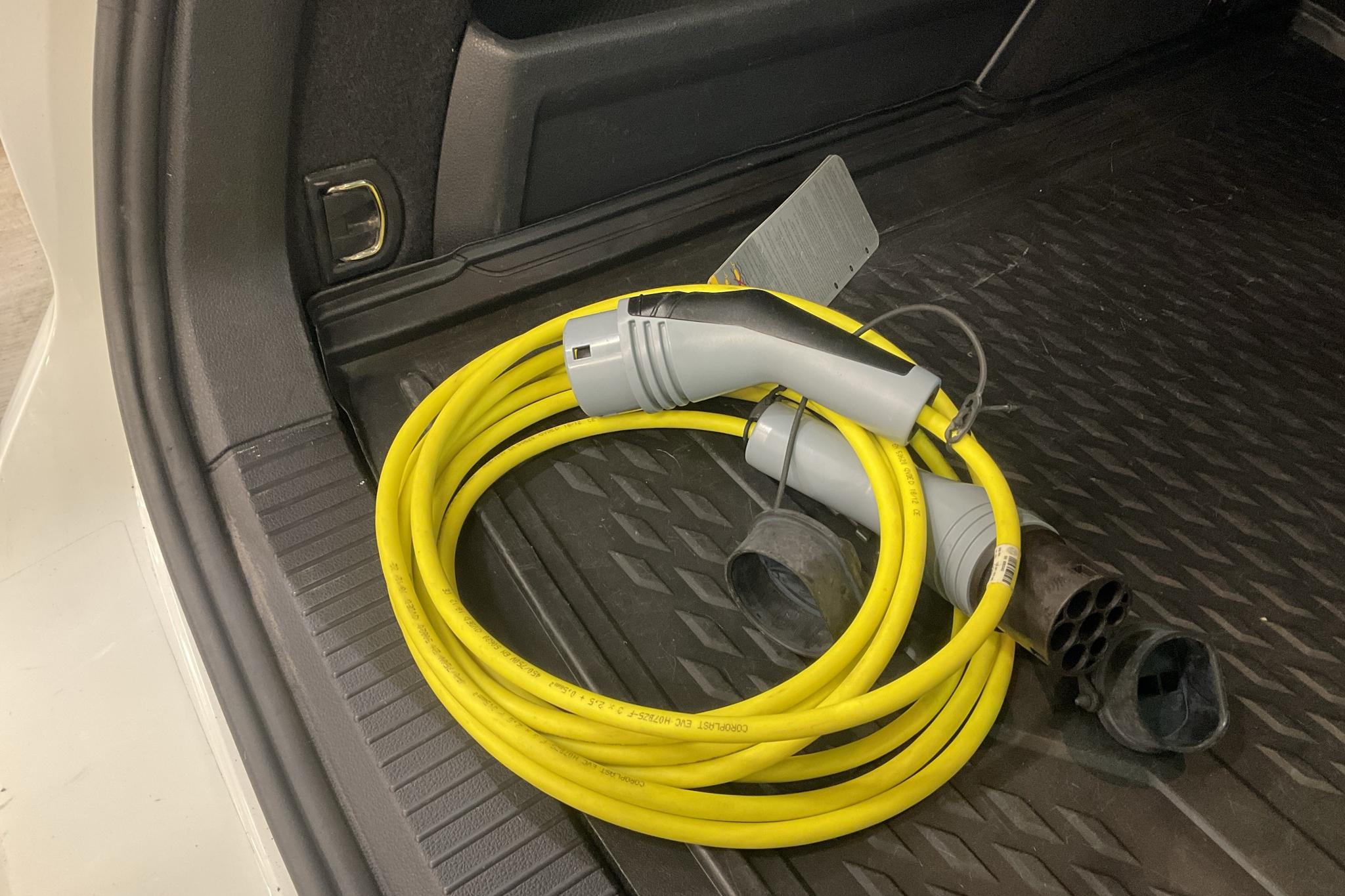 VW Passat 1.4 Plug-in-Hybrid Sportscombi (218hk) - 89 420 km - Automatic - white - 2018