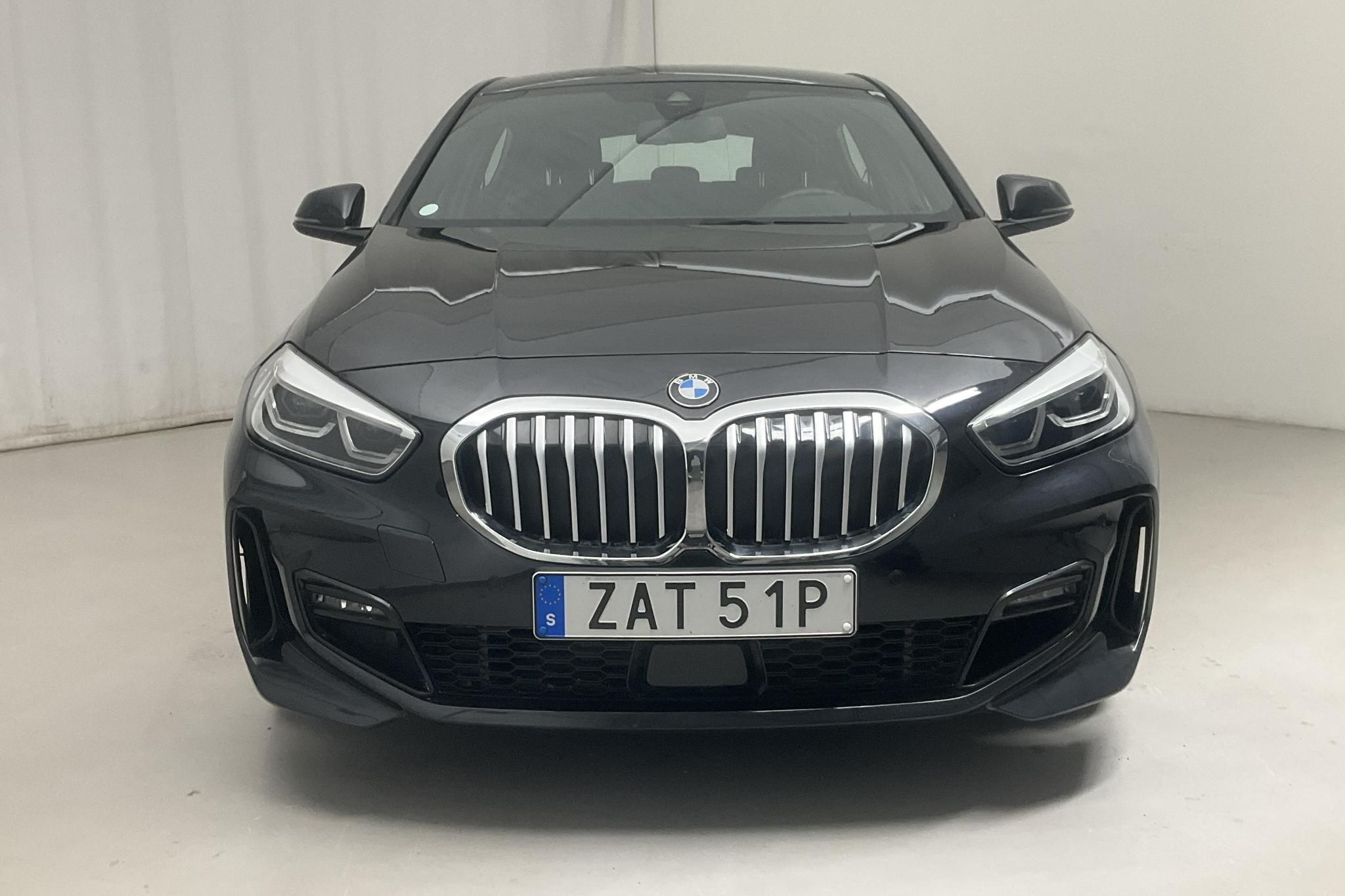 BMW 118i 5dr, F40 (140hk) - 30 330 km - Manual - black - 2021