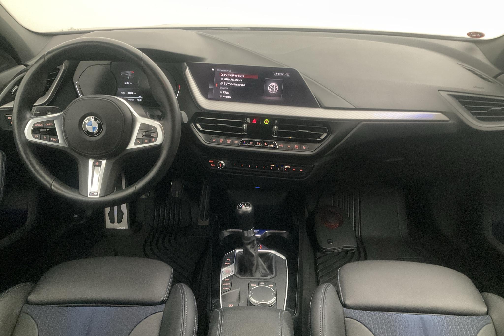 BMW 118i 5dr, F40 (140hk) - 3 033 mil - Manuell - svart - 2021