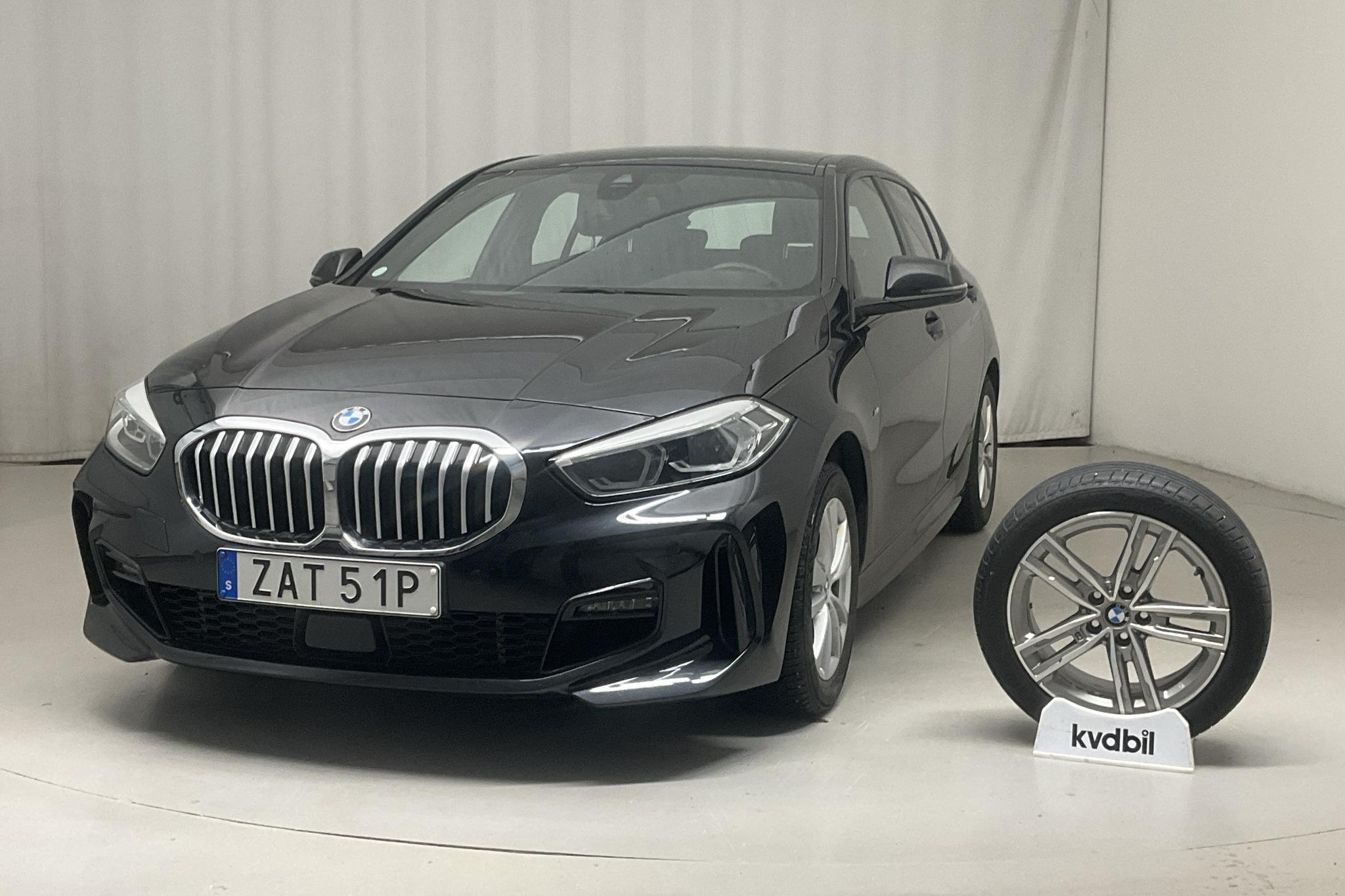 BMW 118i 5dr, F40 (140hk) - 3 033 mil - Manuell - svart - 2021