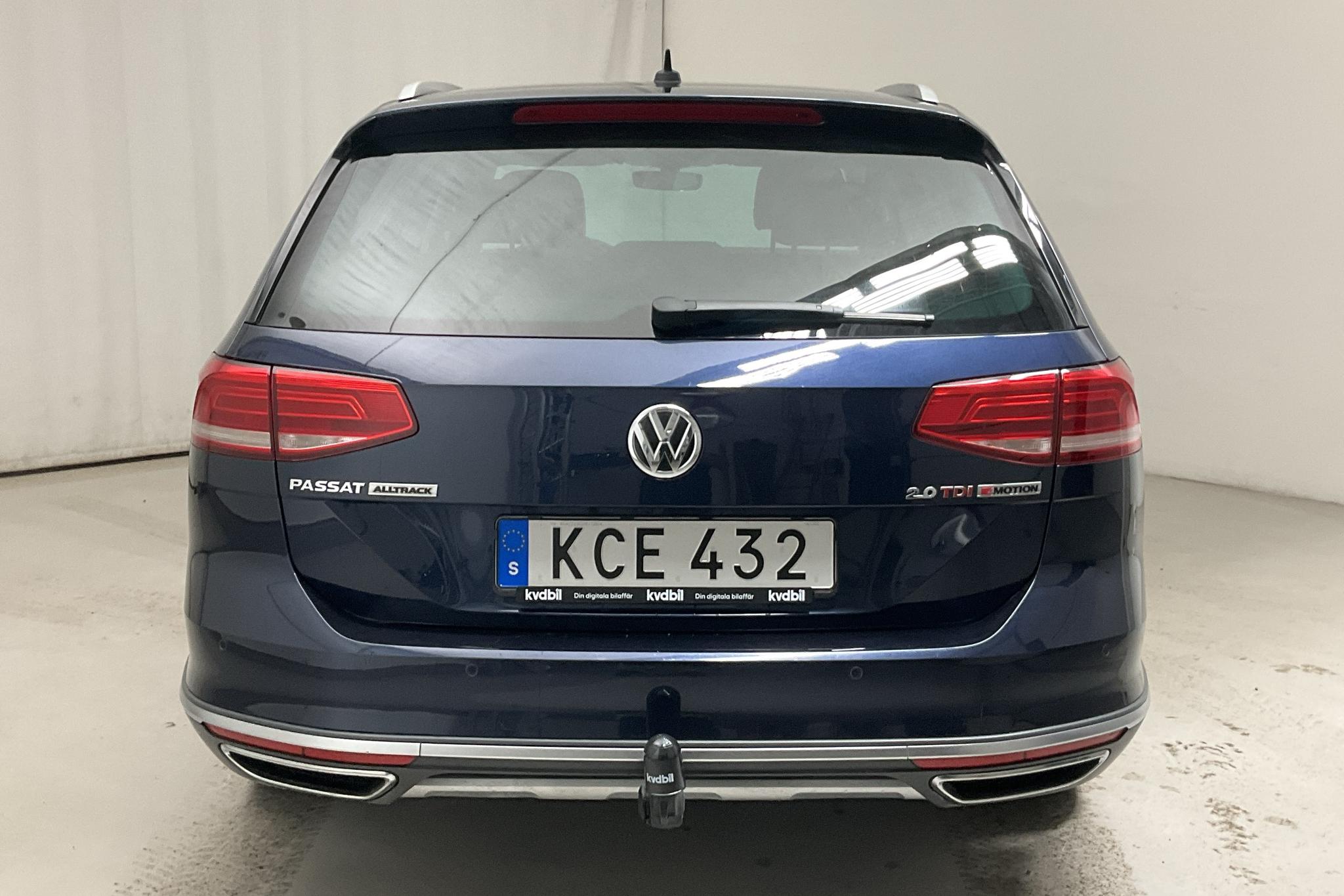 VW Passat Alltrack 2.0 TDI Sportscombi 4MOTION (240hk) - 145 610 km - Automatic - Dark Blue - 2017