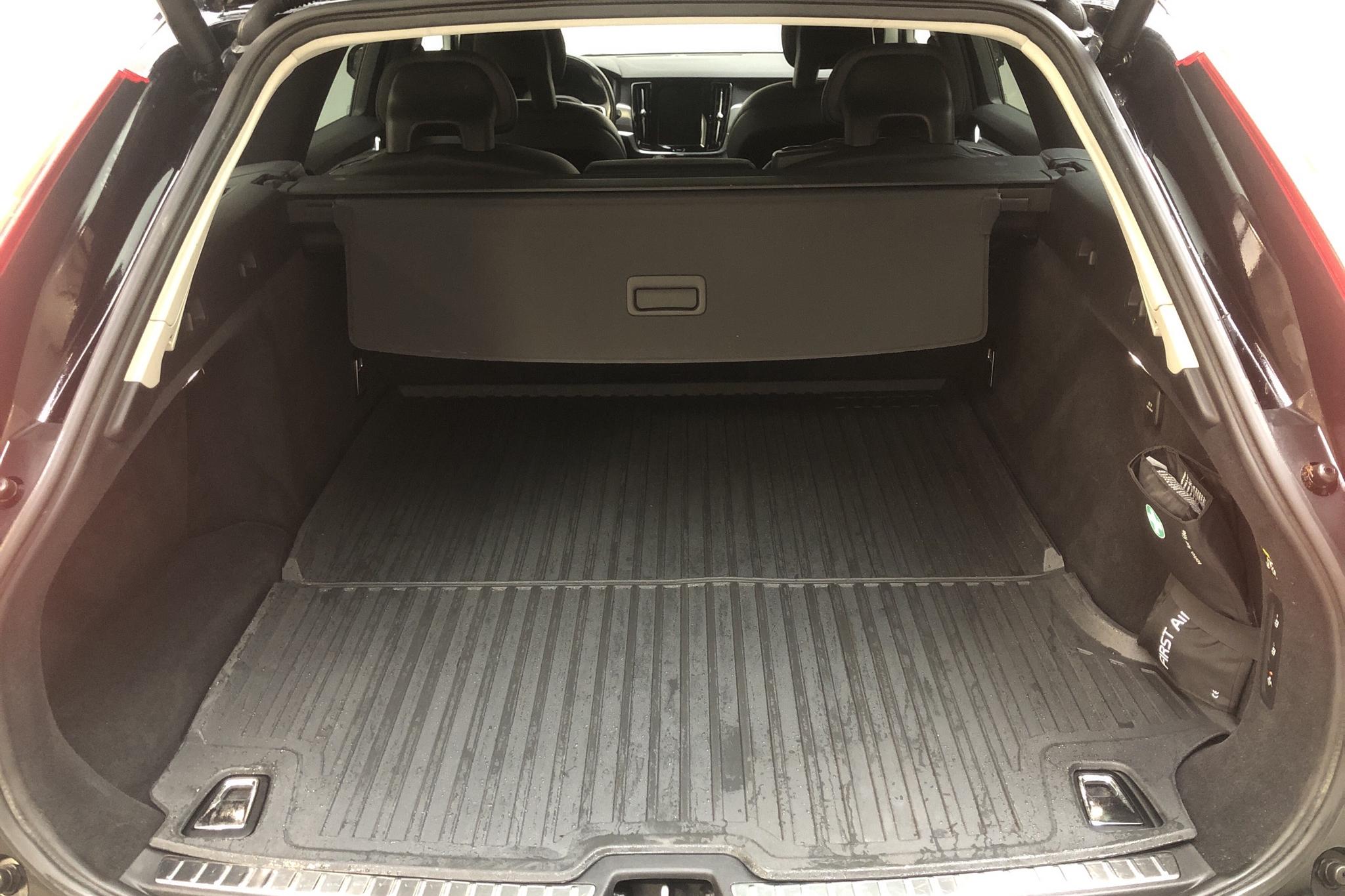 Volvo V90 D3 (150hk) - 103 300 km - Manual - black - 2017