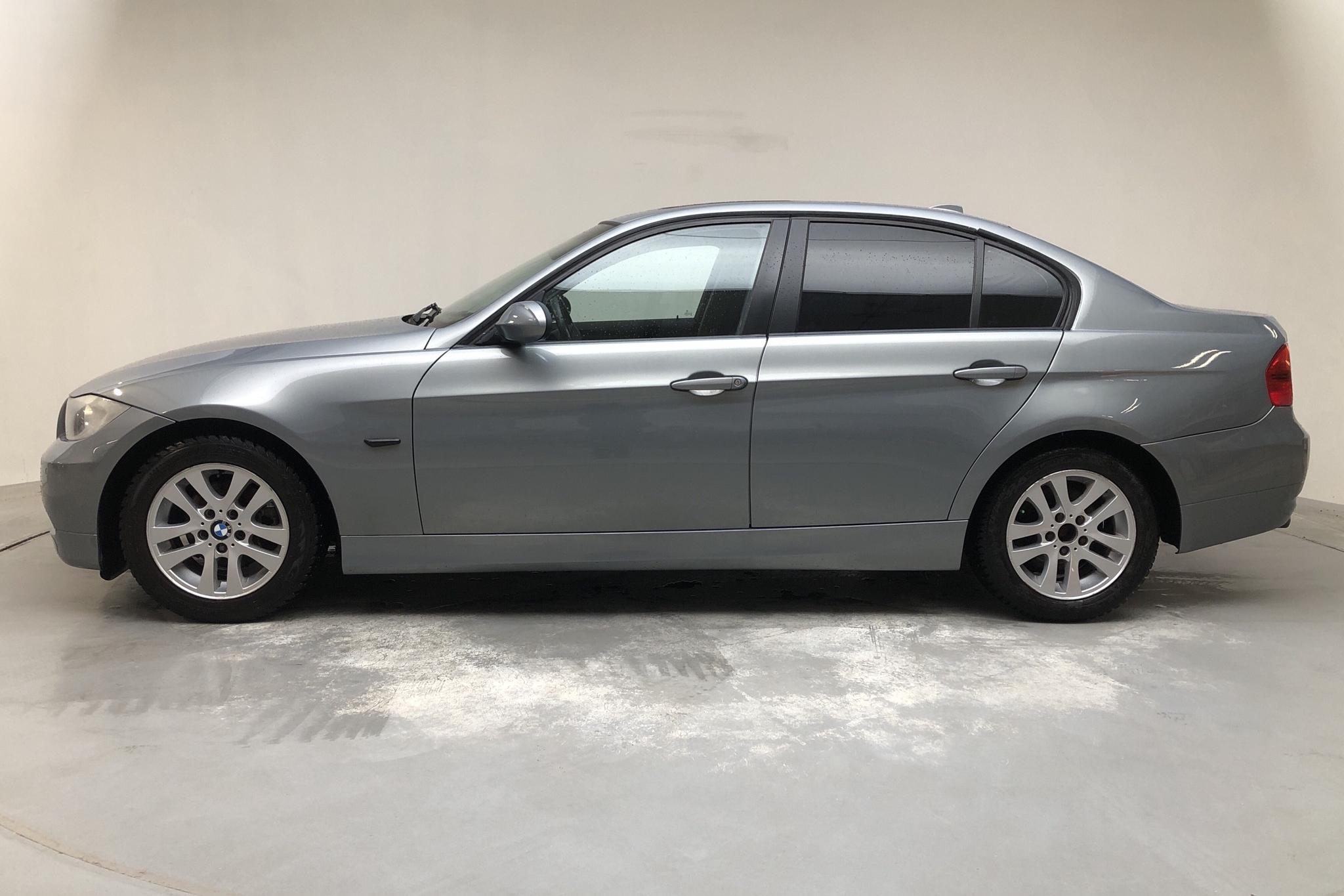 BMW 320i Sedan, E90 (150hk) - 16 928 mil - Automat - grå - 2006
