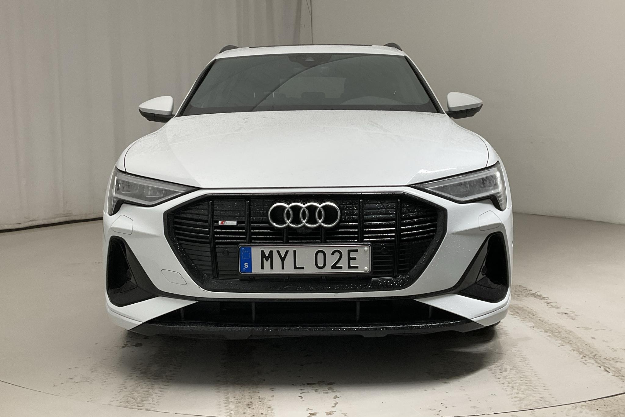 Audi e-tron 55 quattro 95 kWh (360hk) - 3 755 mil - Automat - vit - 2022