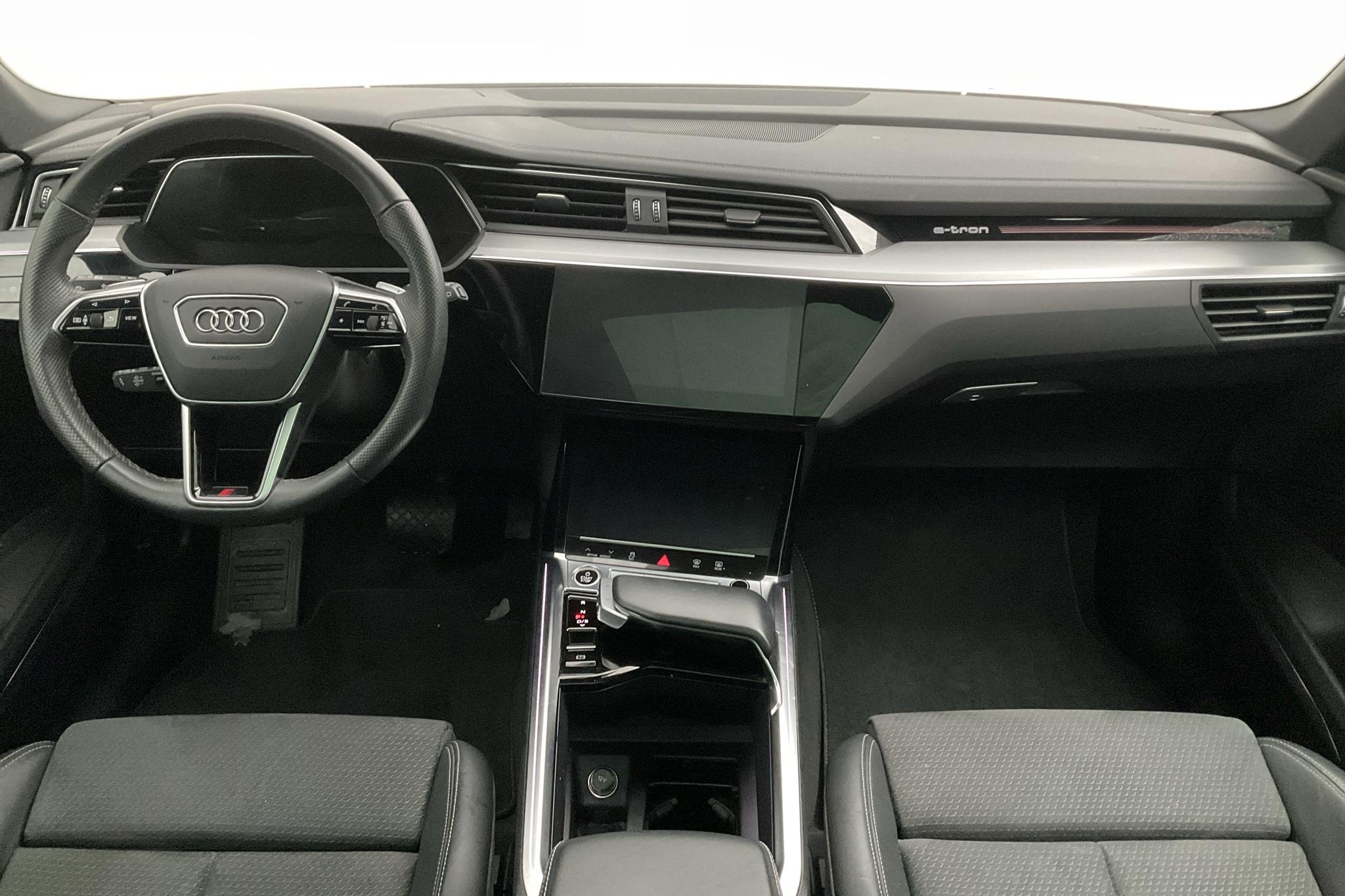 Audi e-tron 55 quattro 95 kWh (360hk) - 3 755 mil - Automat - vit - 2022