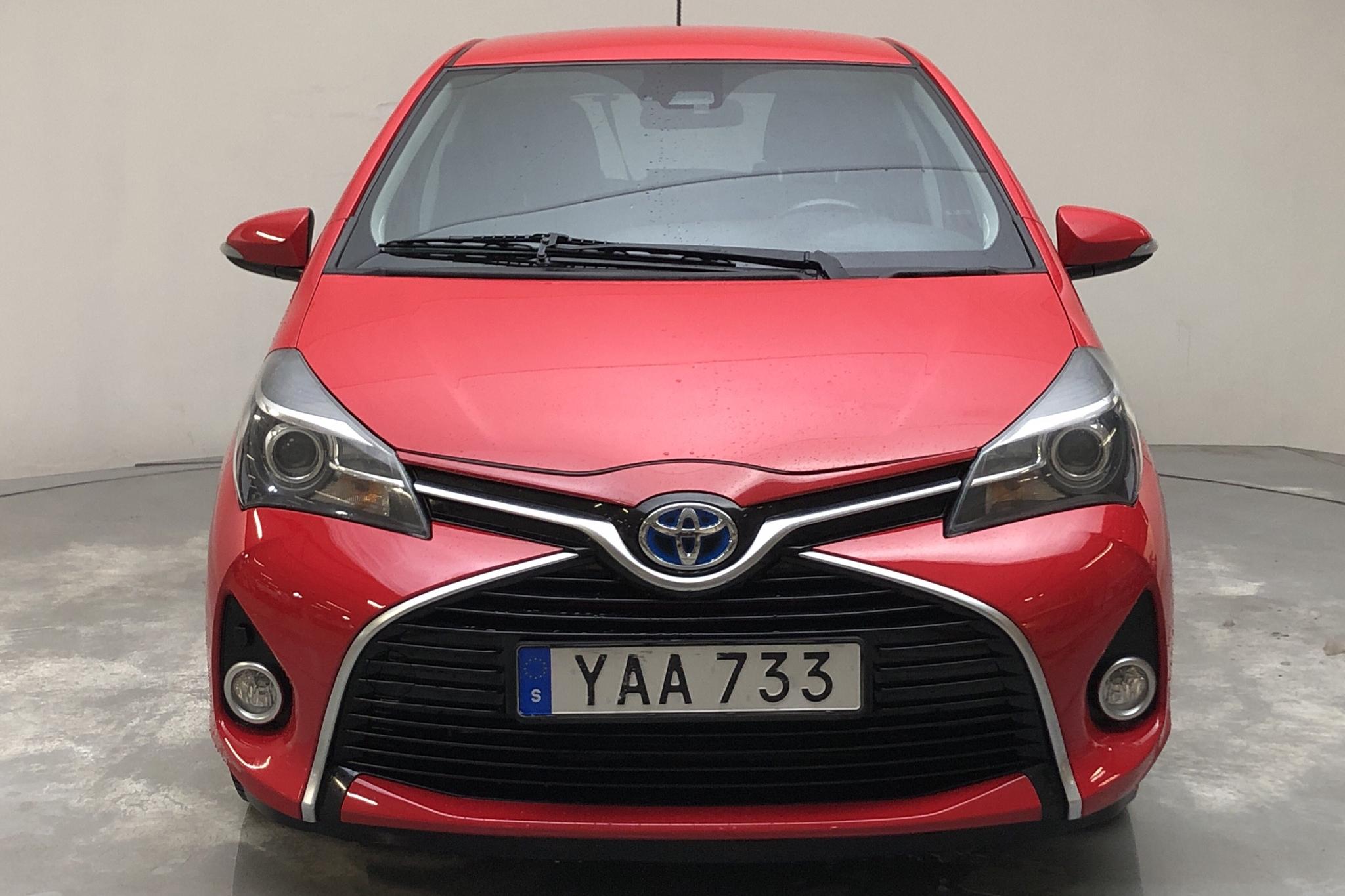Toyota Yaris 1.5 HSD 5dr (75hk) - 9 885 mil - Automat - röd - 2016